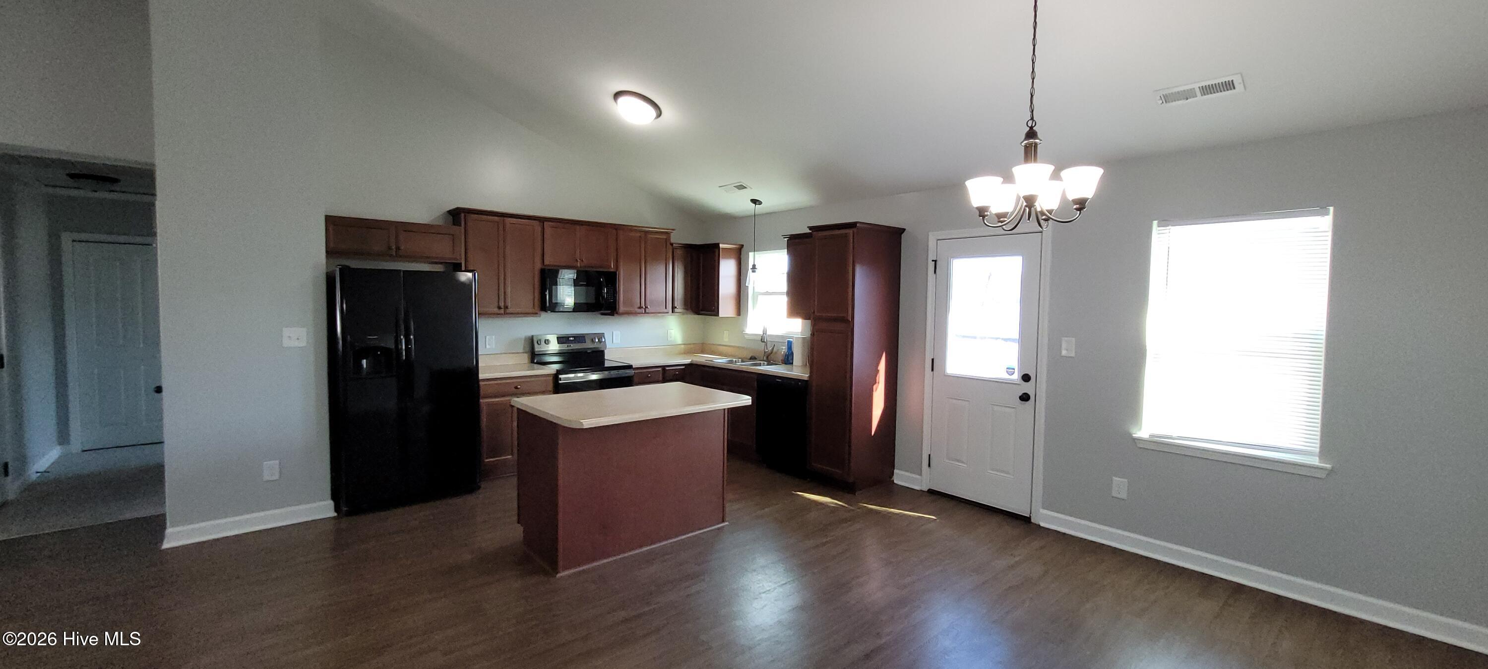 100550457 | Photo 14