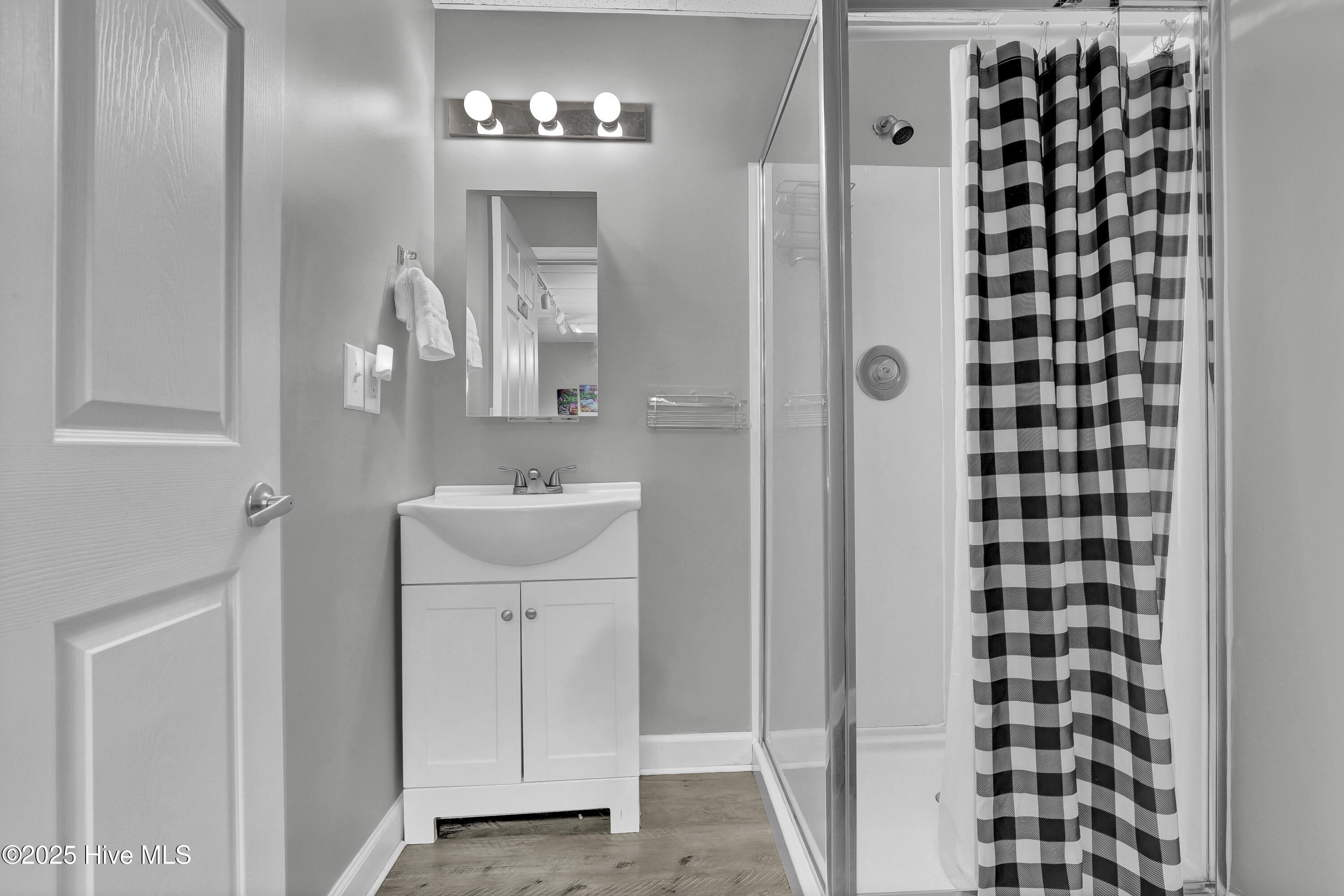 100525389 | Photo 33