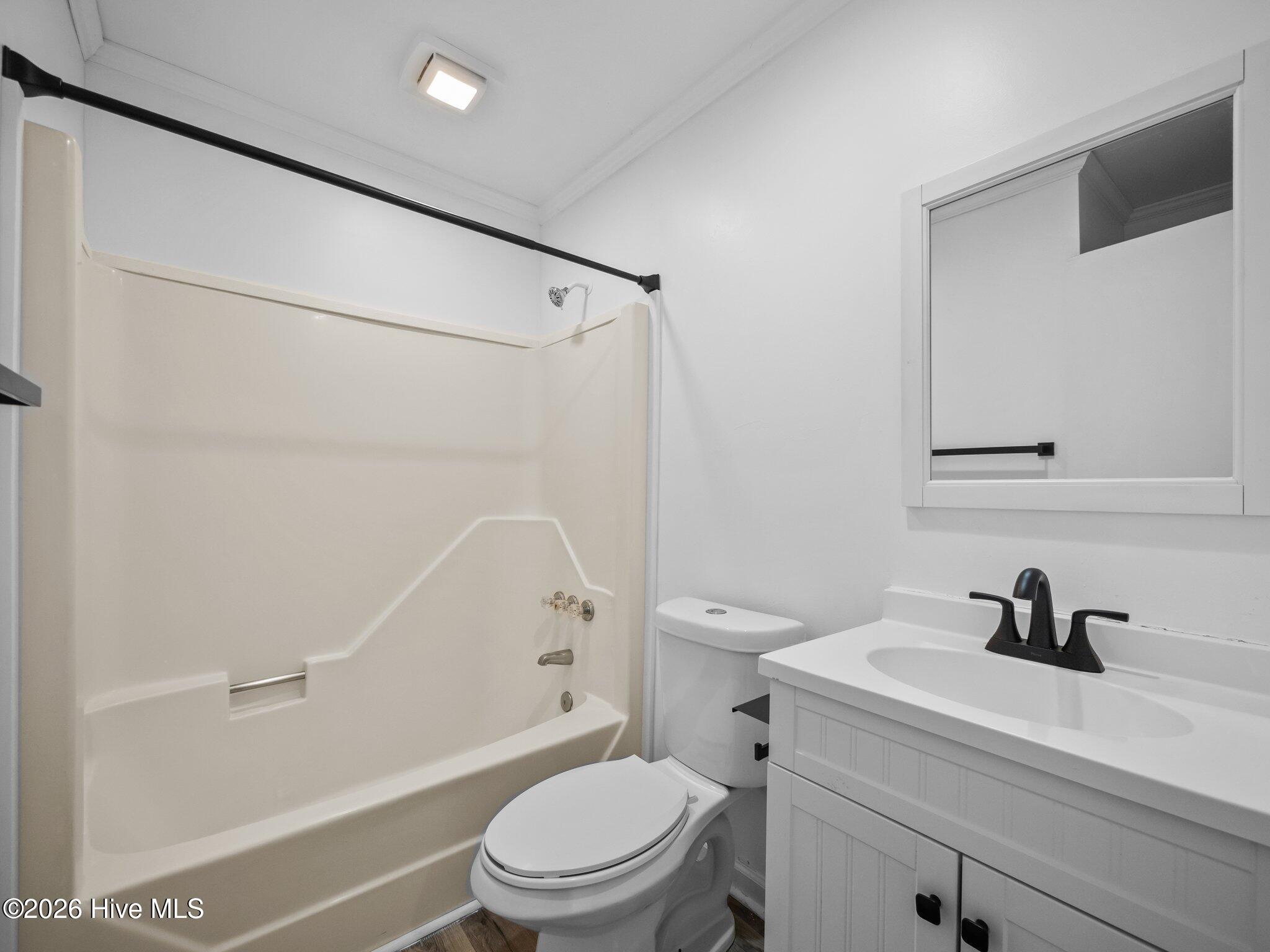 100560116 | Photo 11