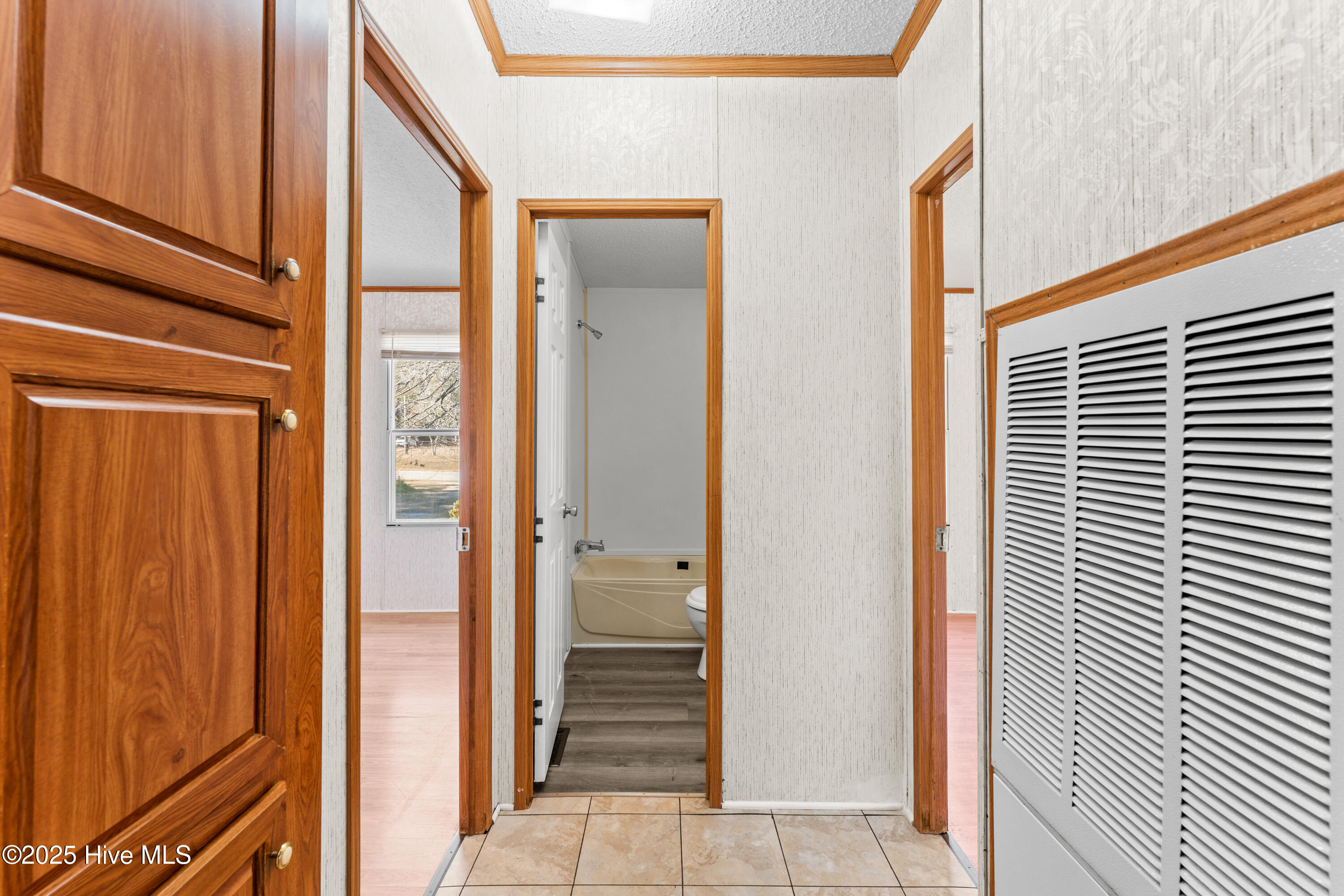 100547380 | Photo 28