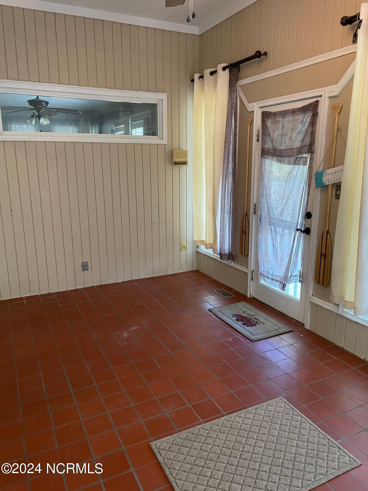 100560812 | Photo 29