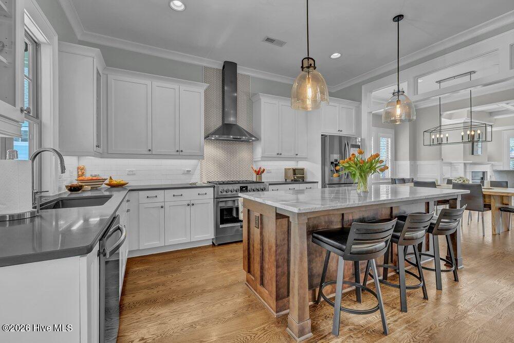 100561379 | Photo 14