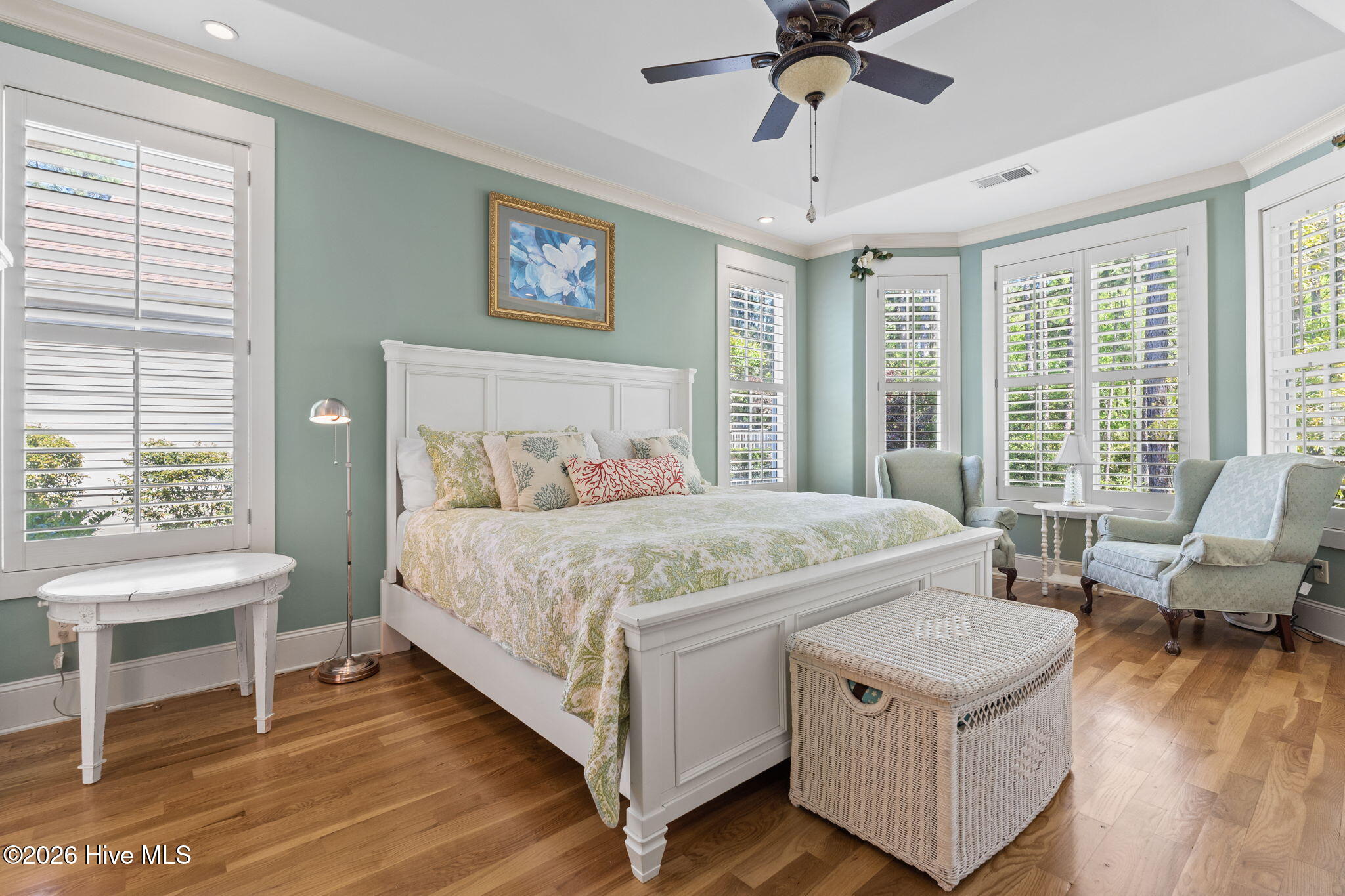 100567899 | Photo 37