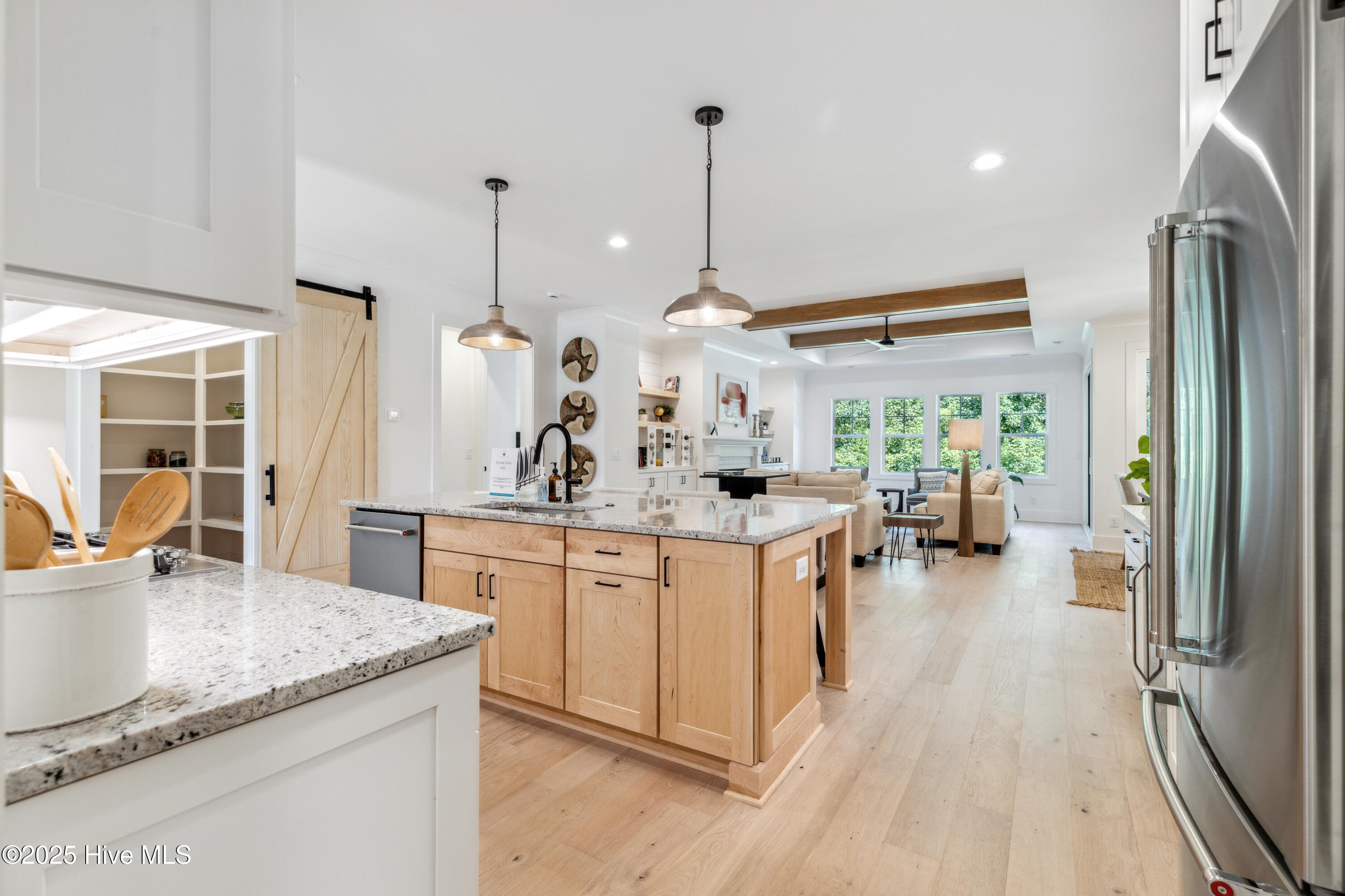 100523457 | Photo 14