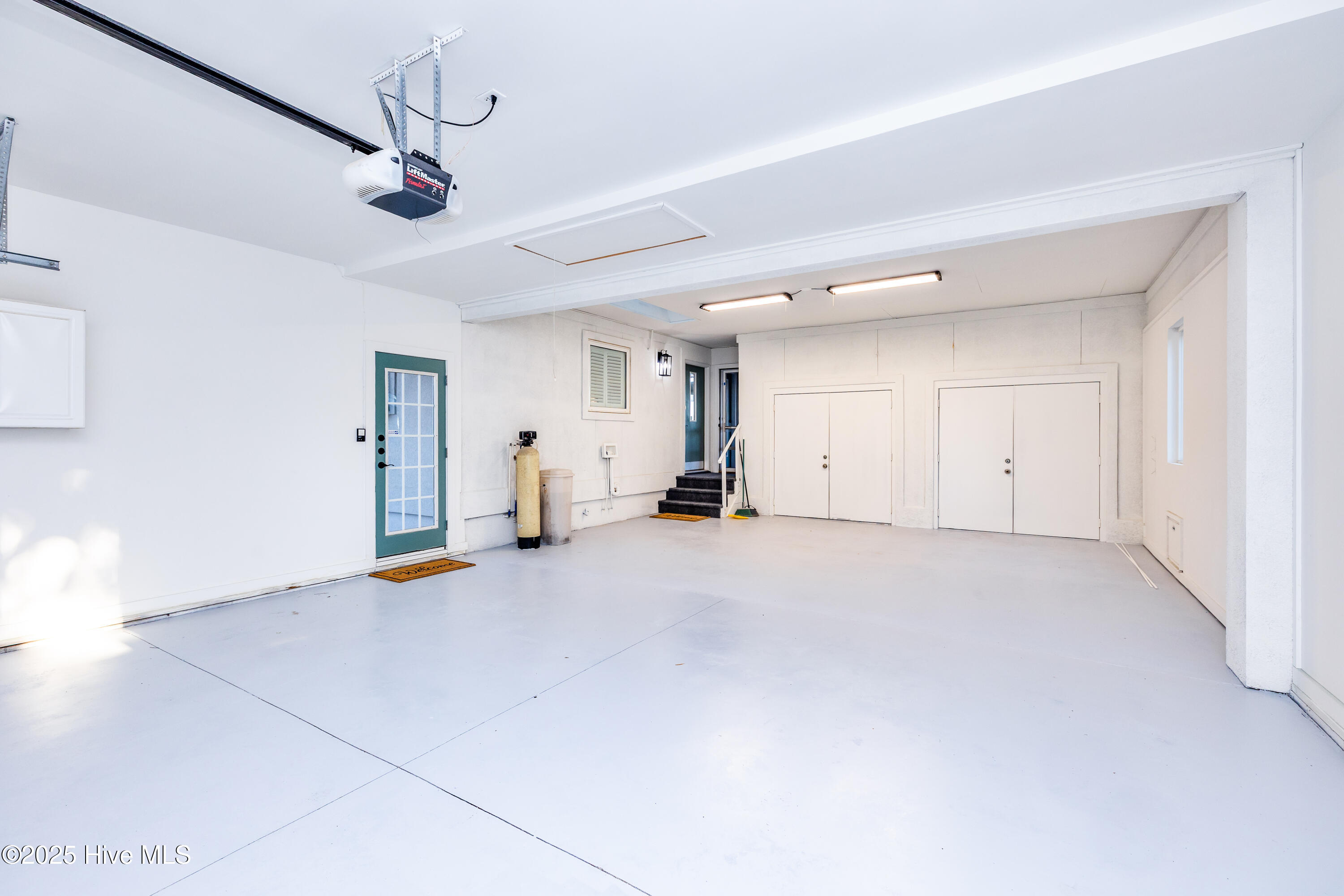 100545827 | Photo 45