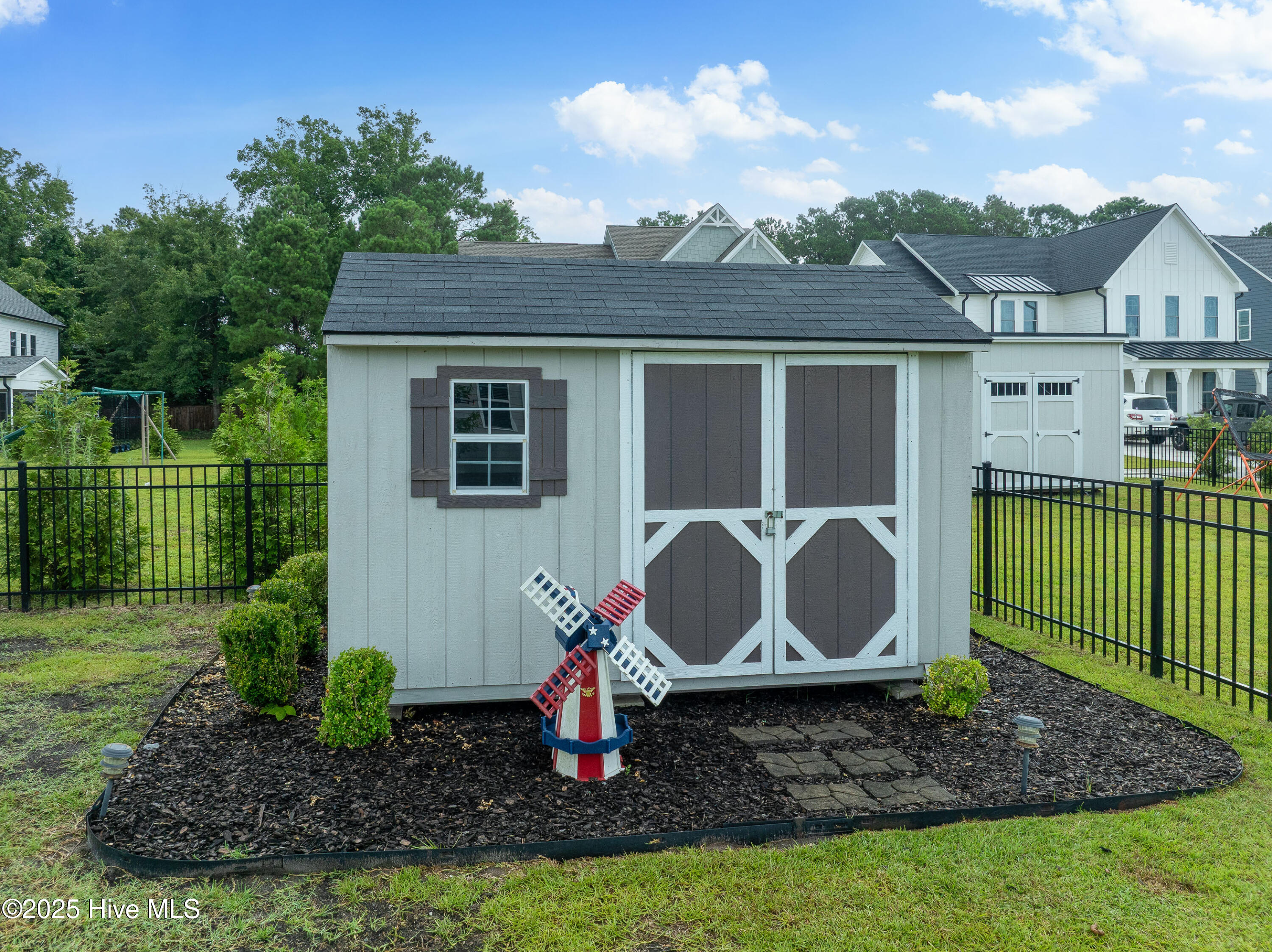 100520061 | Photo 37