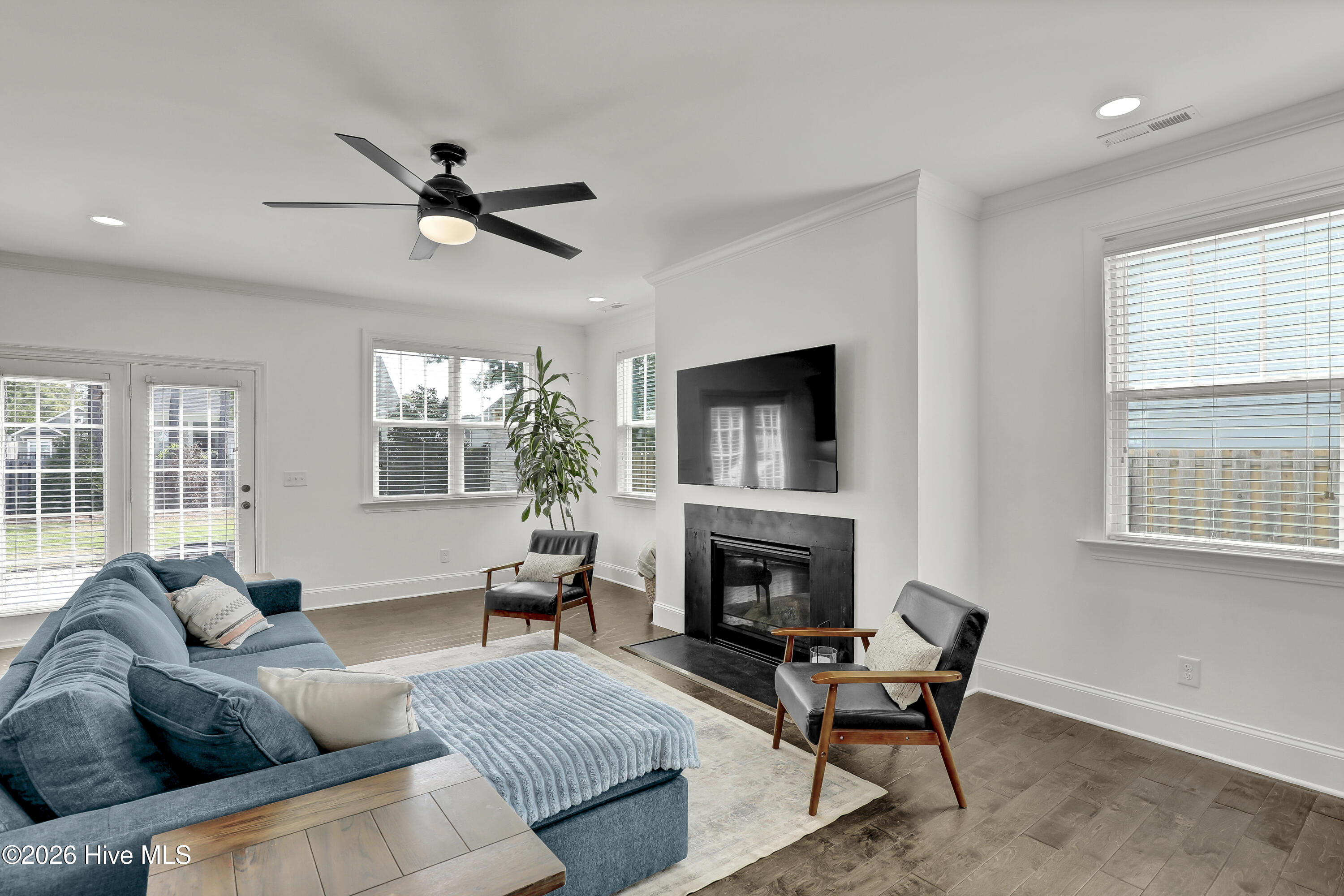 100569248 | Photo 10