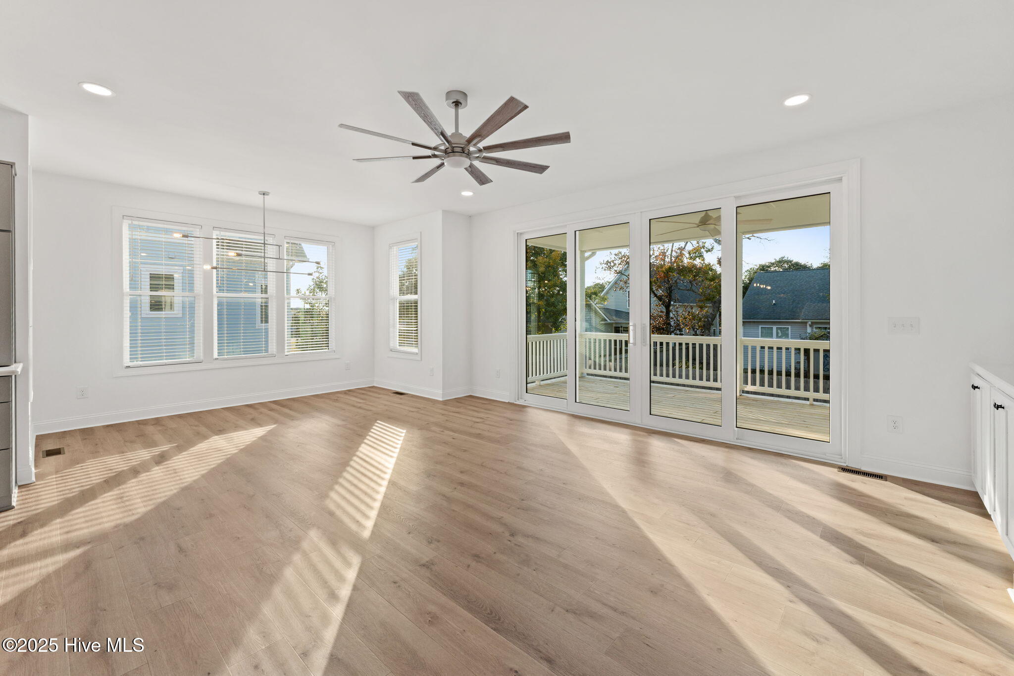 100539772 | Photo 11