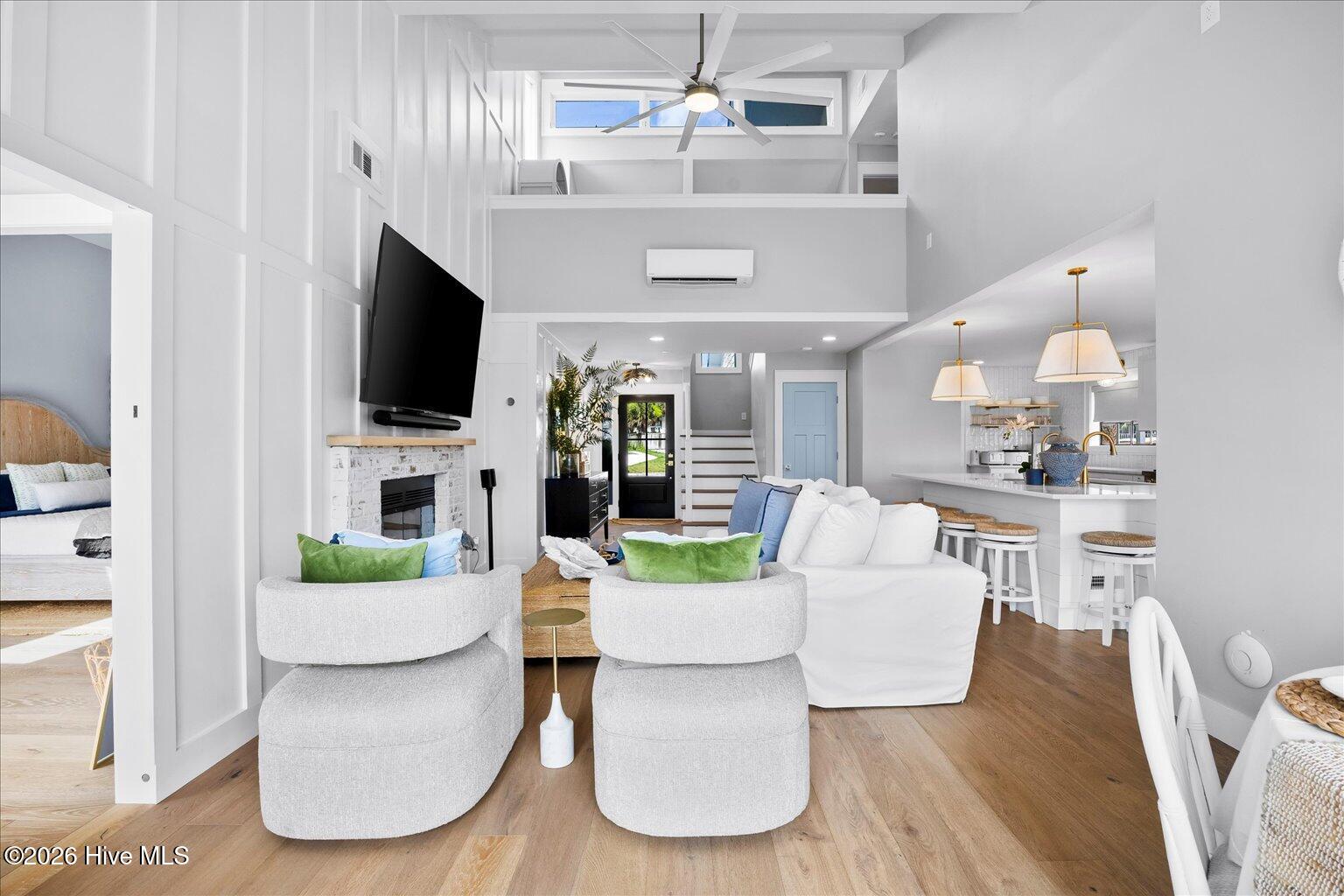 100548243 | Photo 15