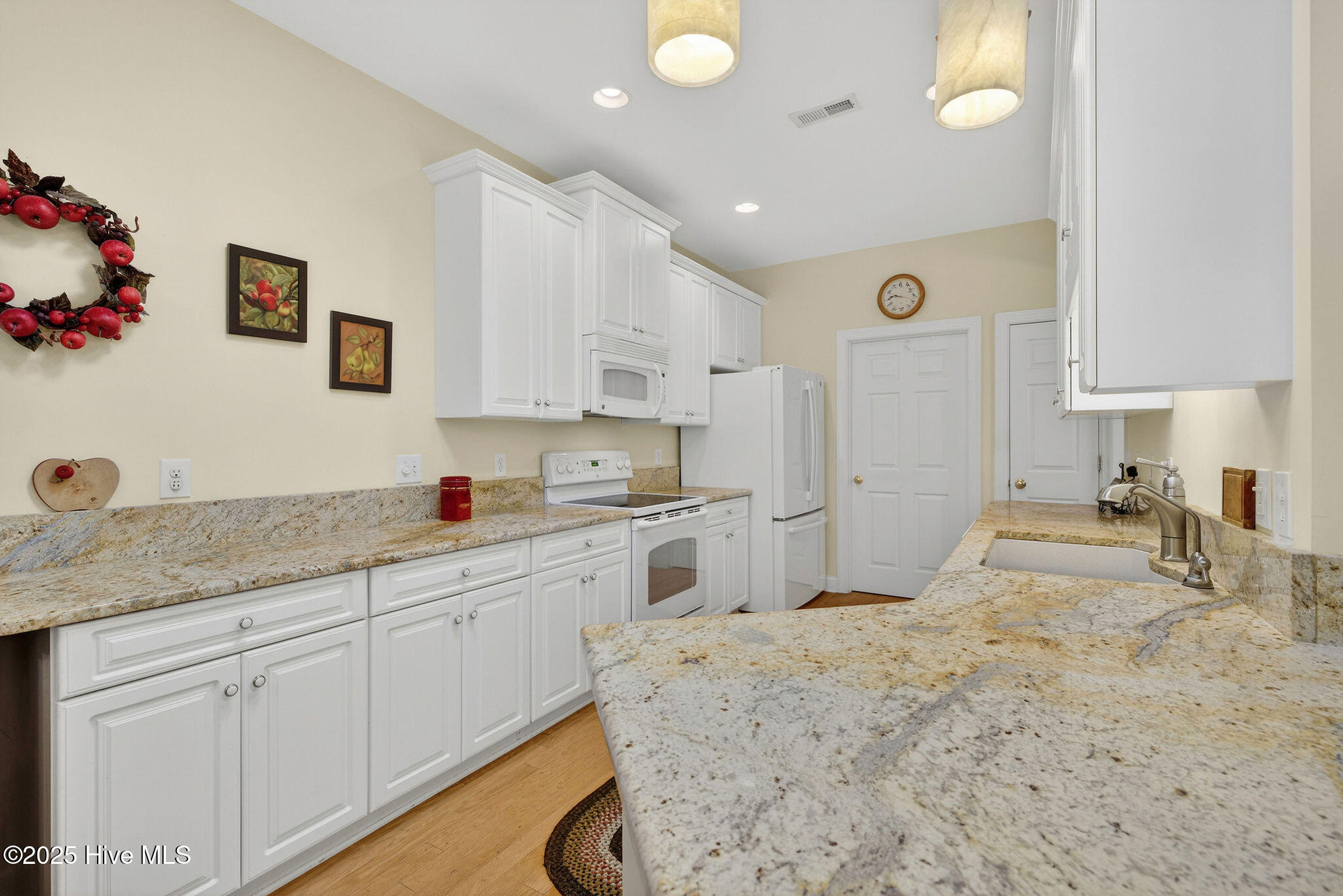 100544453 | Photo 10