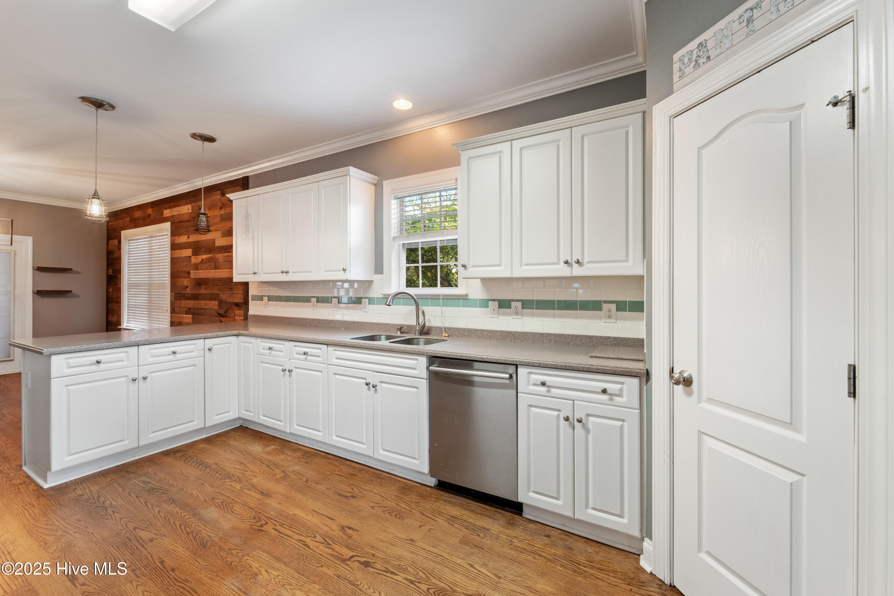 100544127 | Photo 14