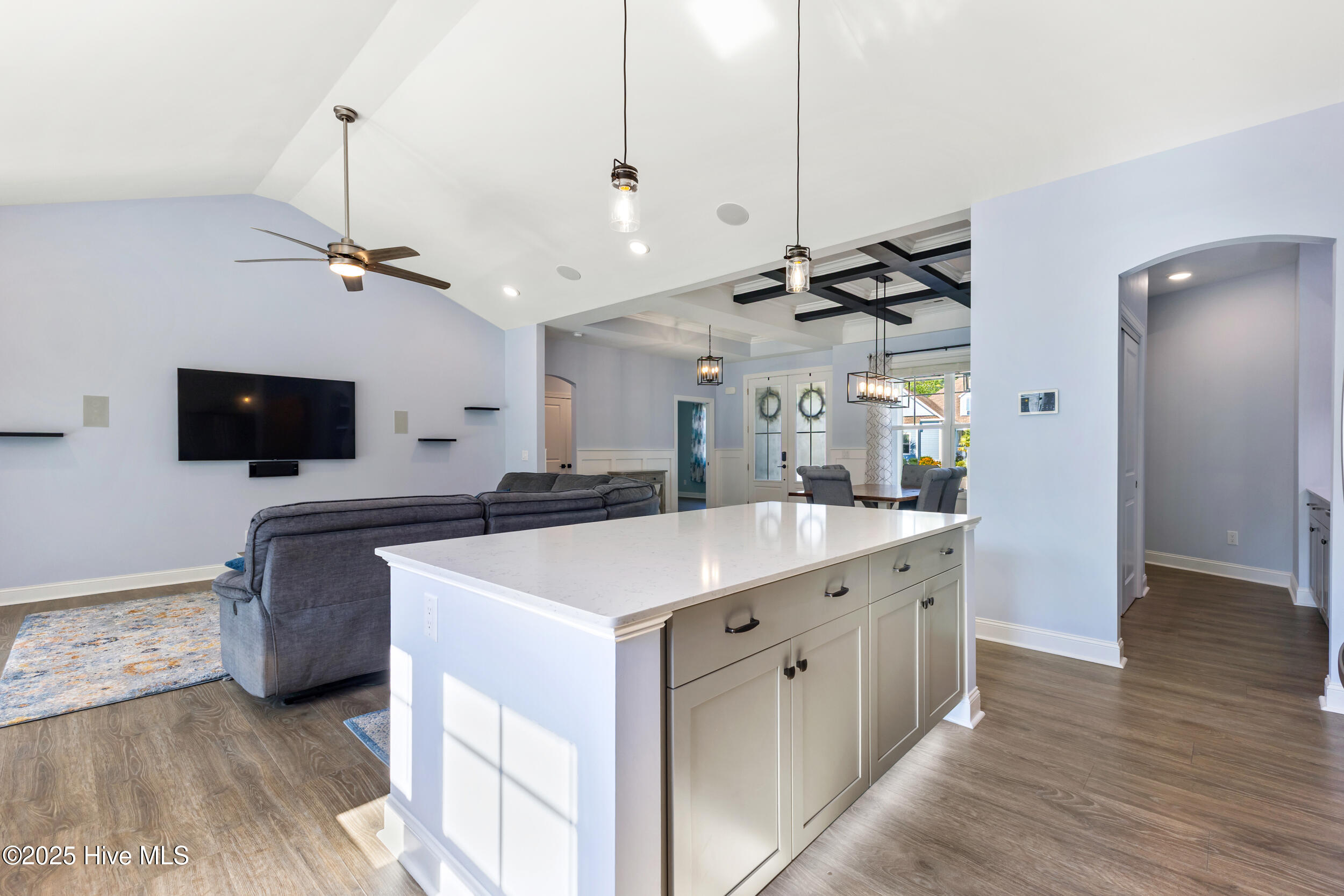 100520337 | Photo 12