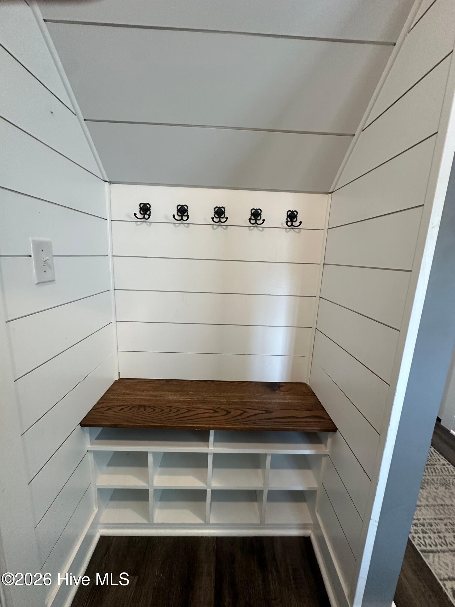 100559148 | Photo 40