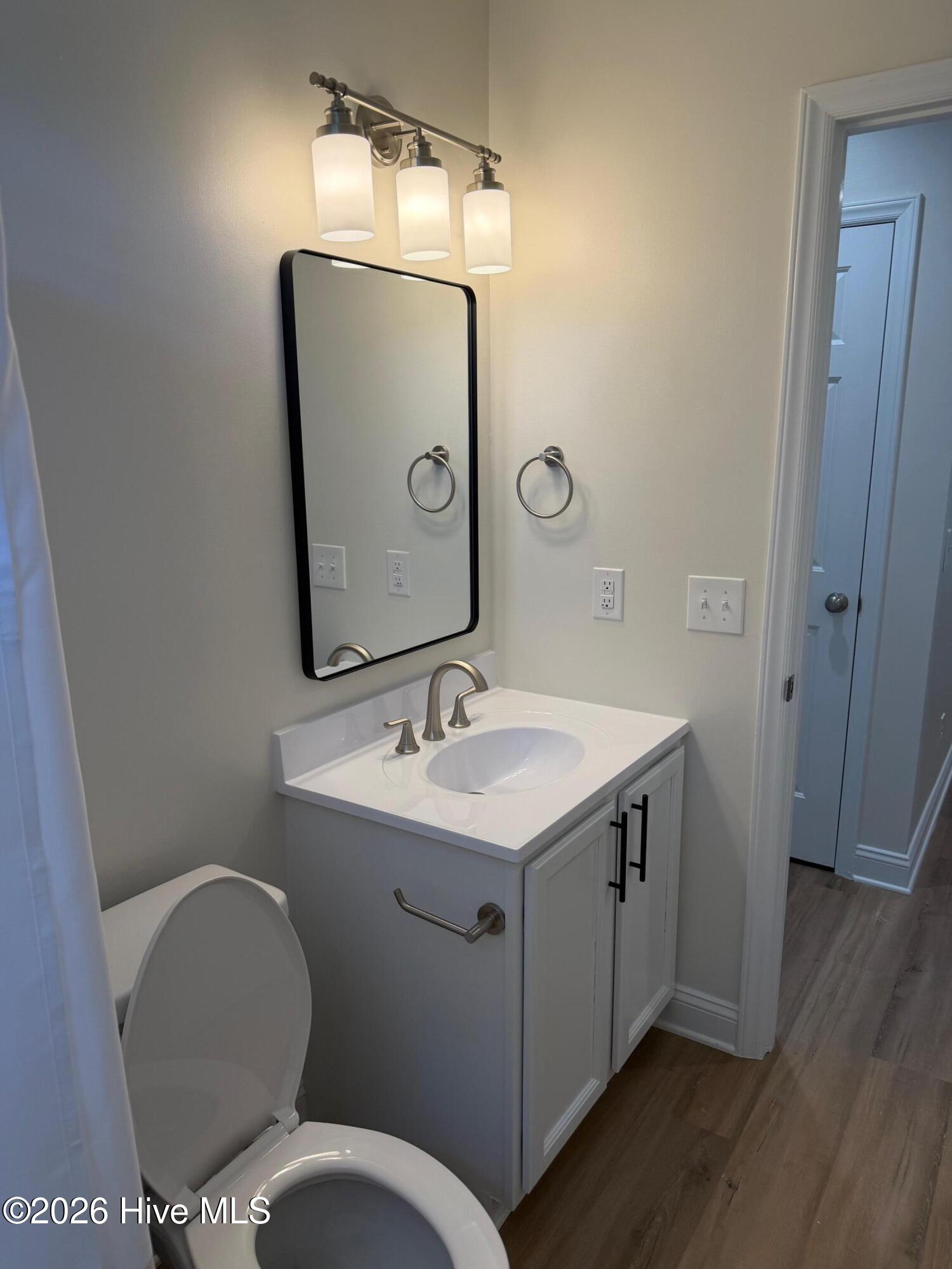 100568177 | Photo 40