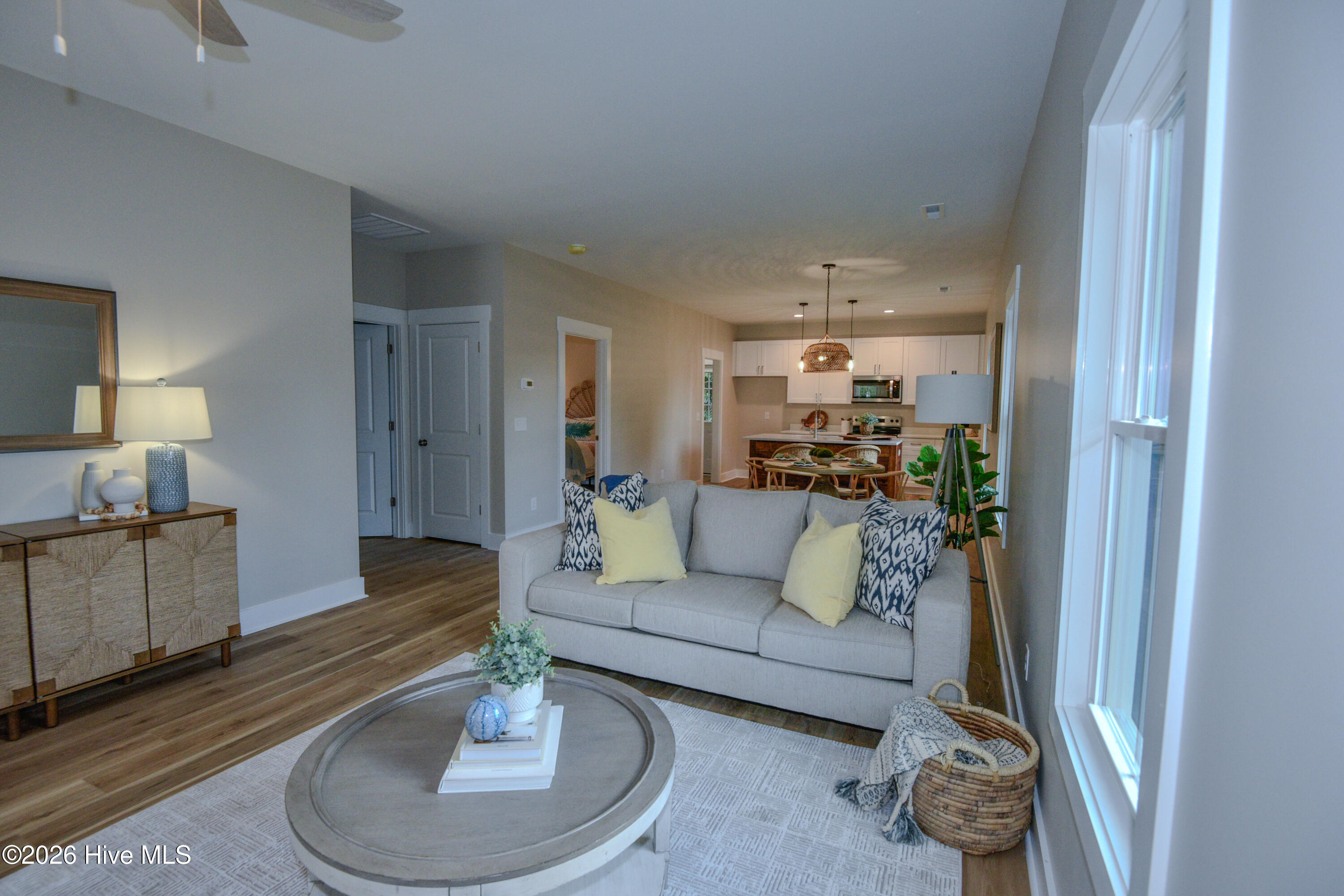 100569320 | Photo 14