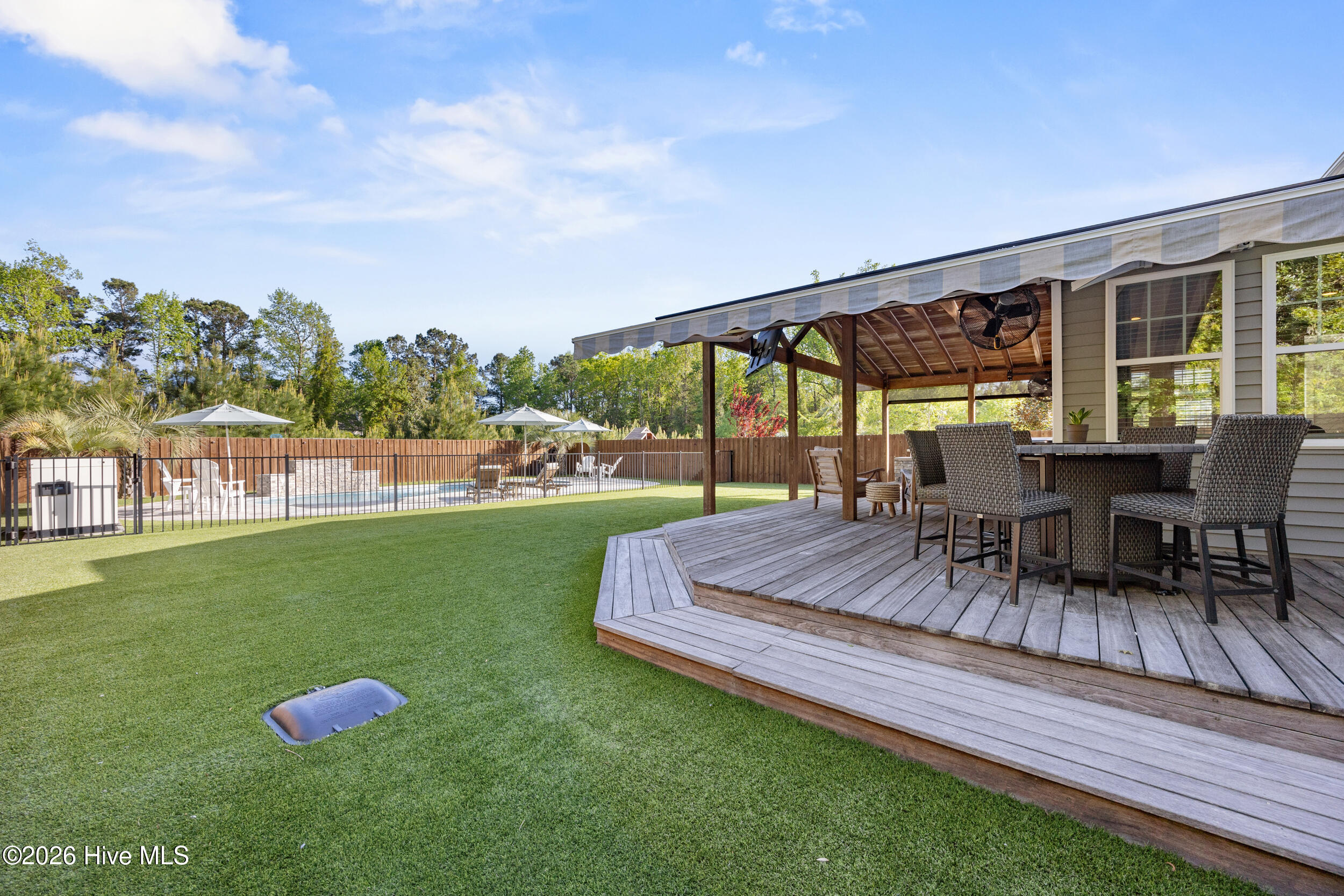 100566940 | Photo 65