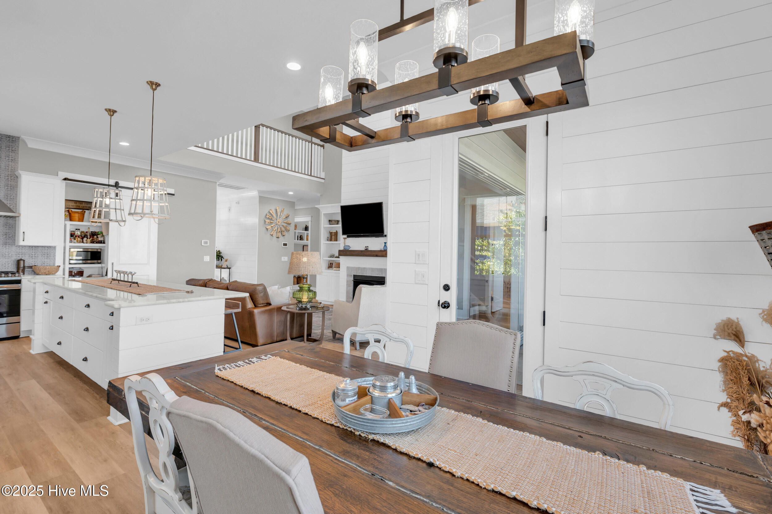 100543268 | Photo 21