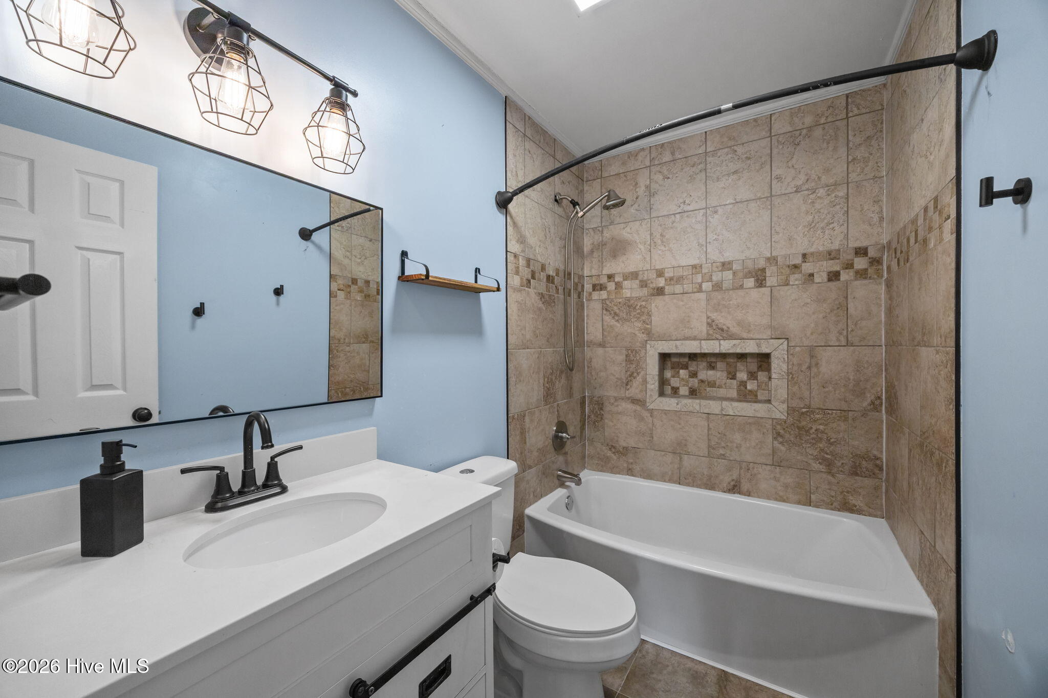 100554228 | Photo 12