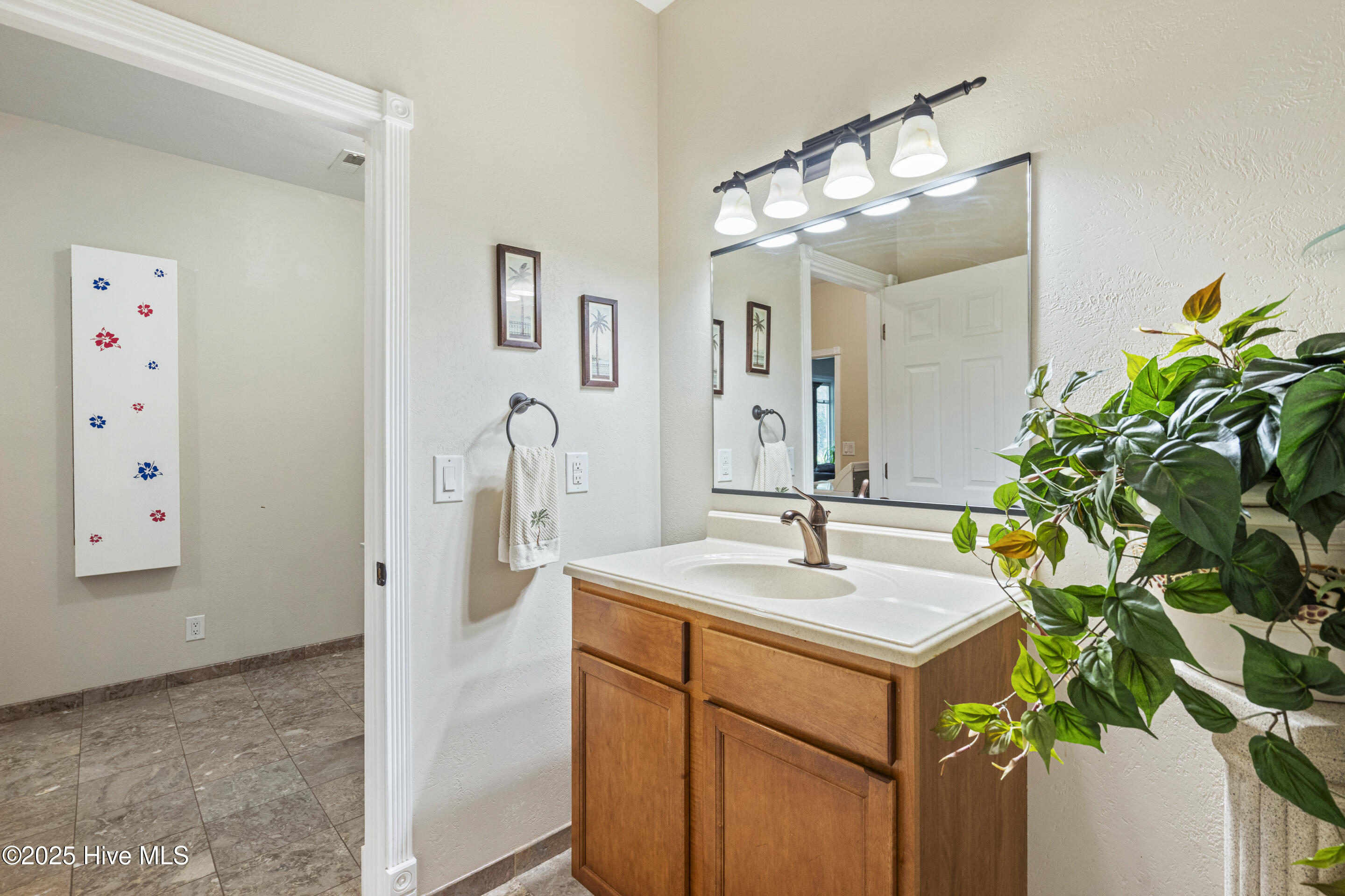 100503346 | Photo 31