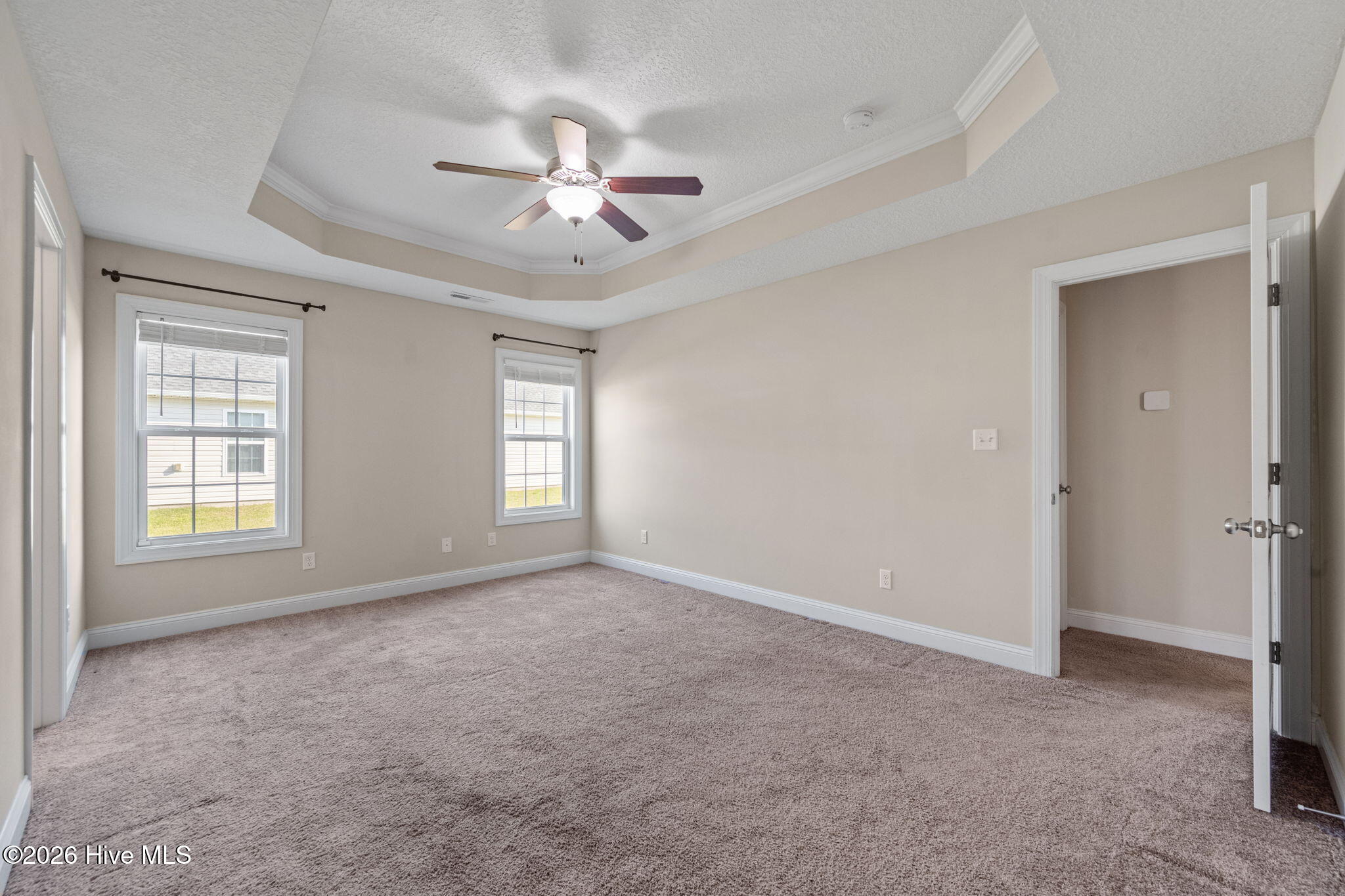 100564083 | Photo 14