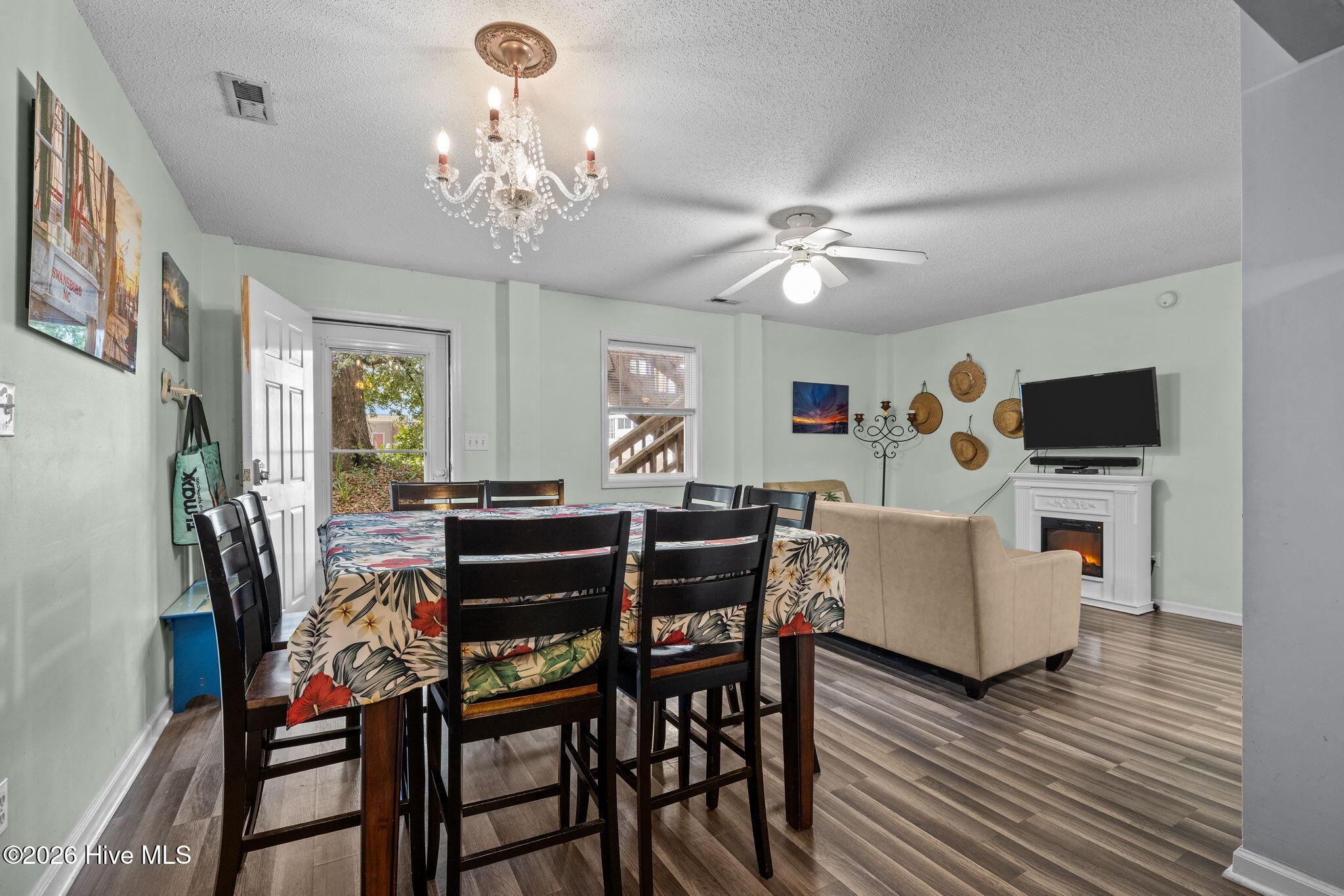 100545721 | Photo 21