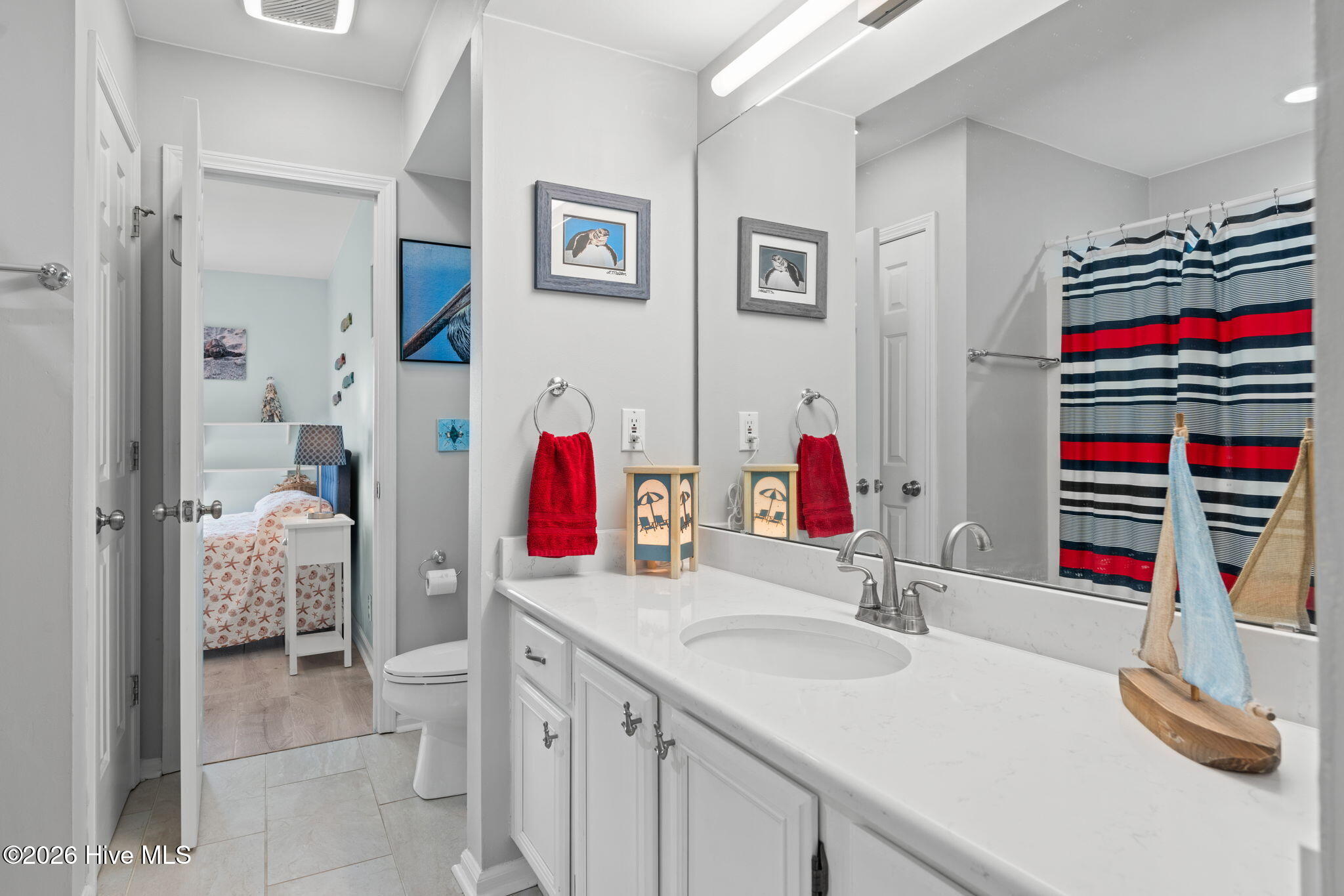 100565933 | Photo 32