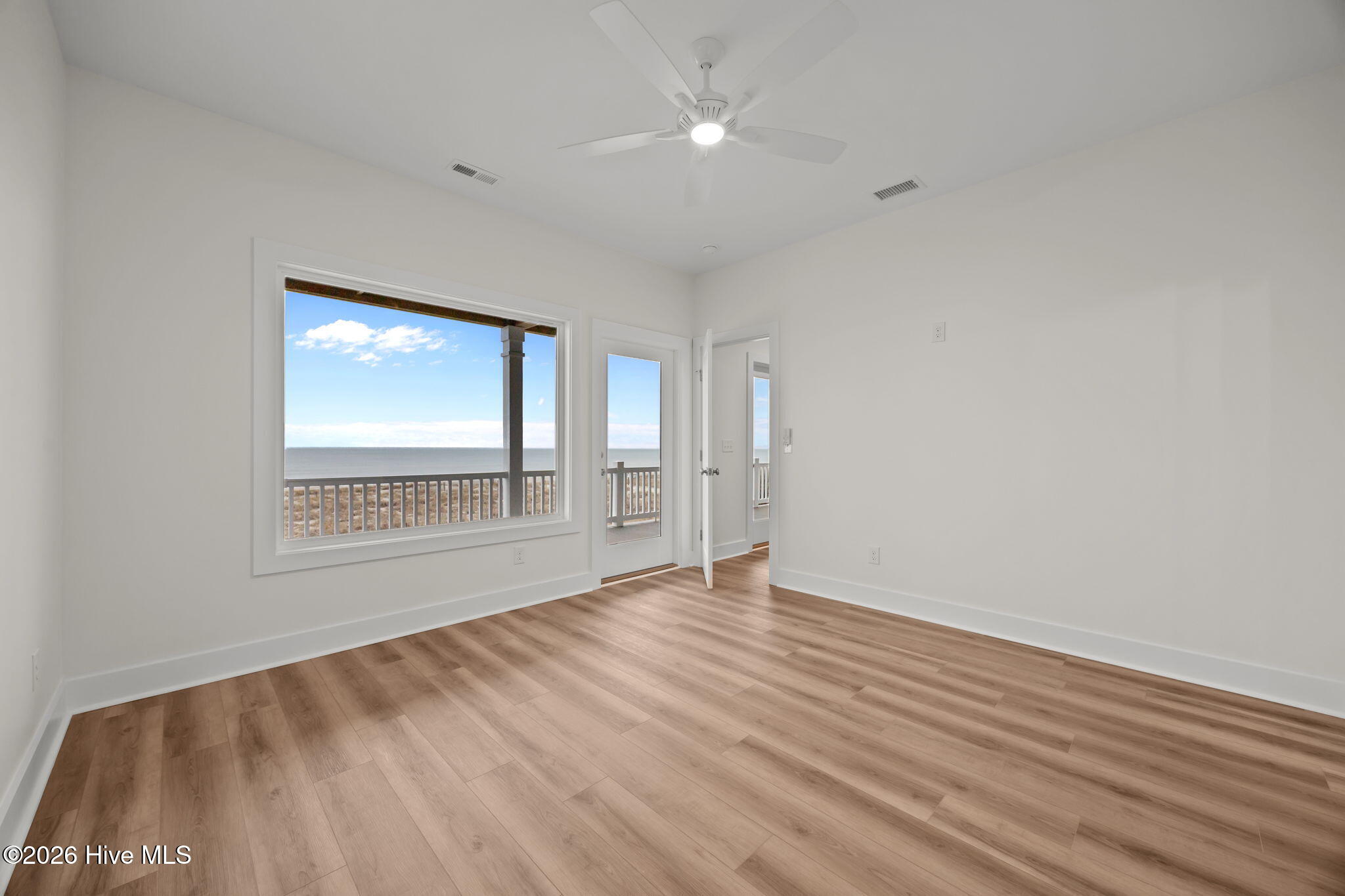 100552819 | Photo 35