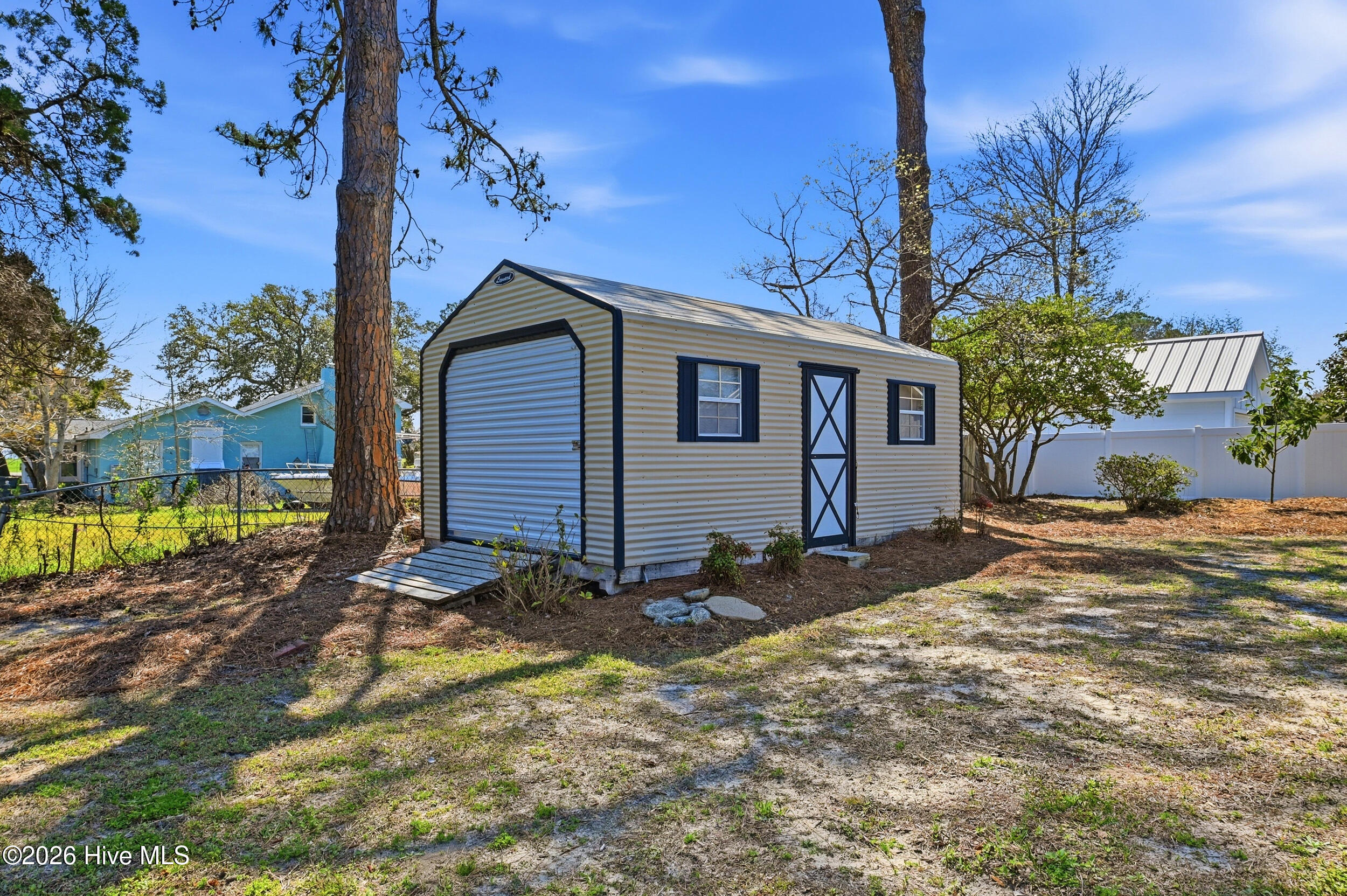 100570502 | Photo 38