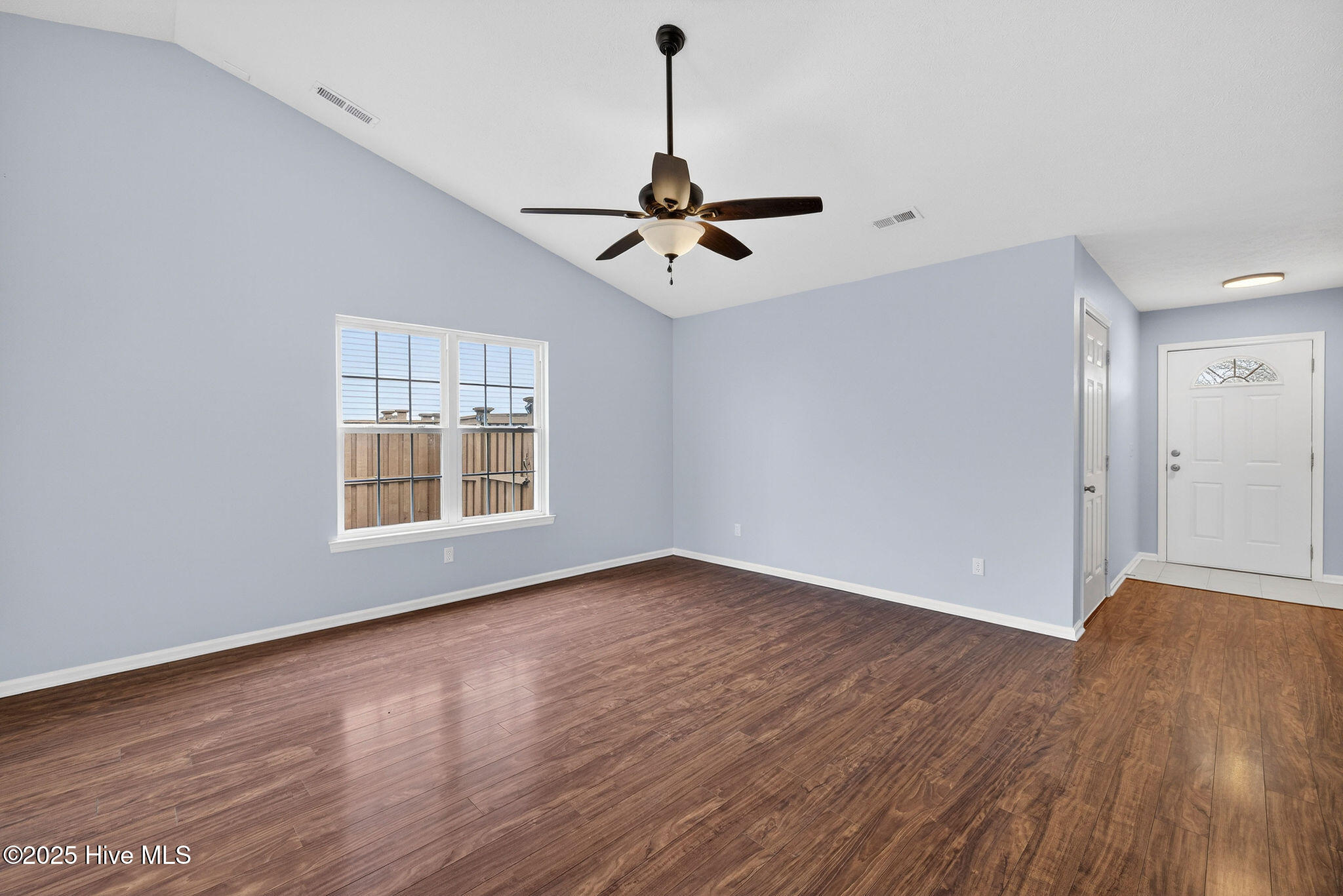 100543965 | Photo 10