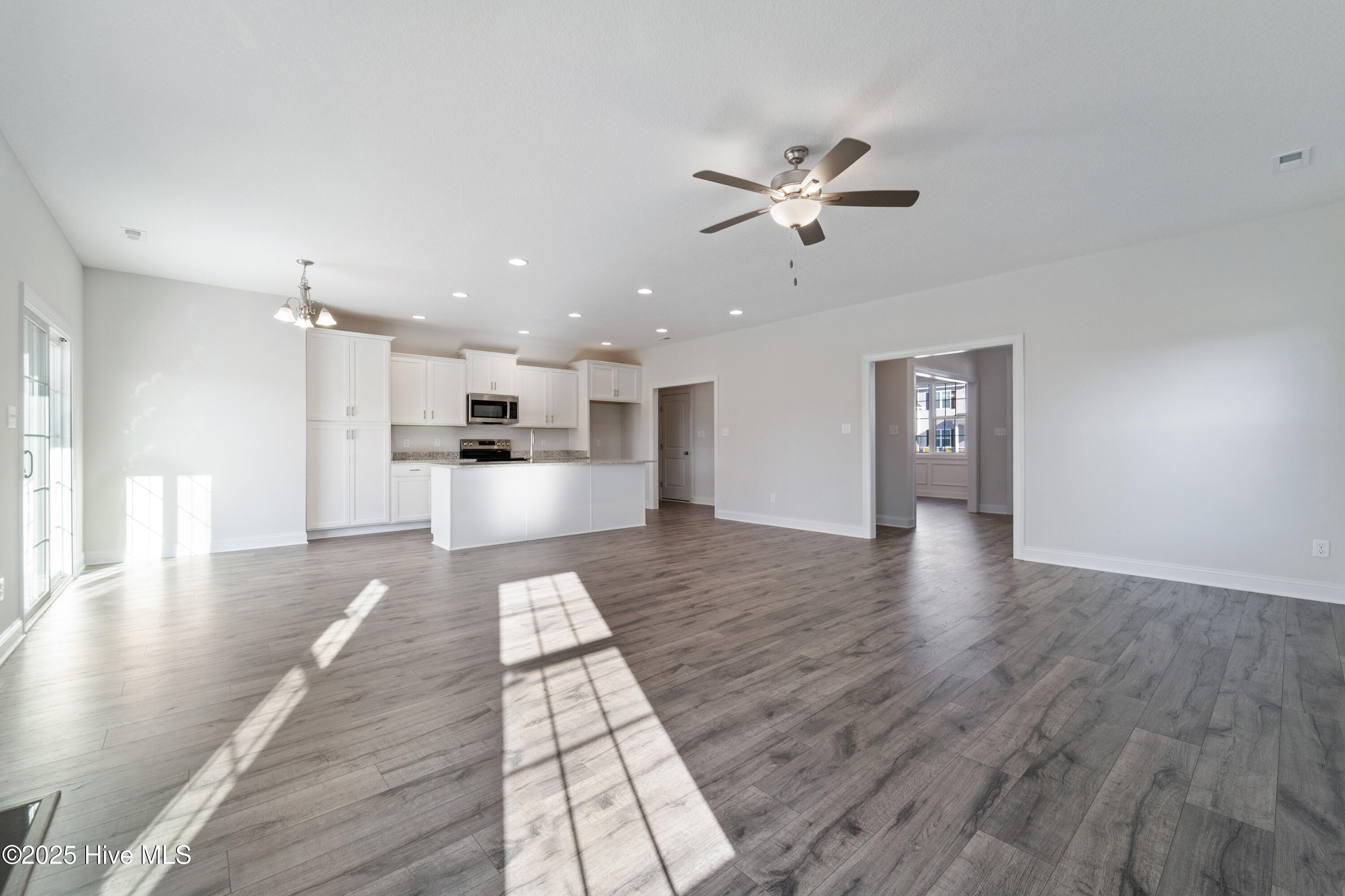 100512578 | Photo 12