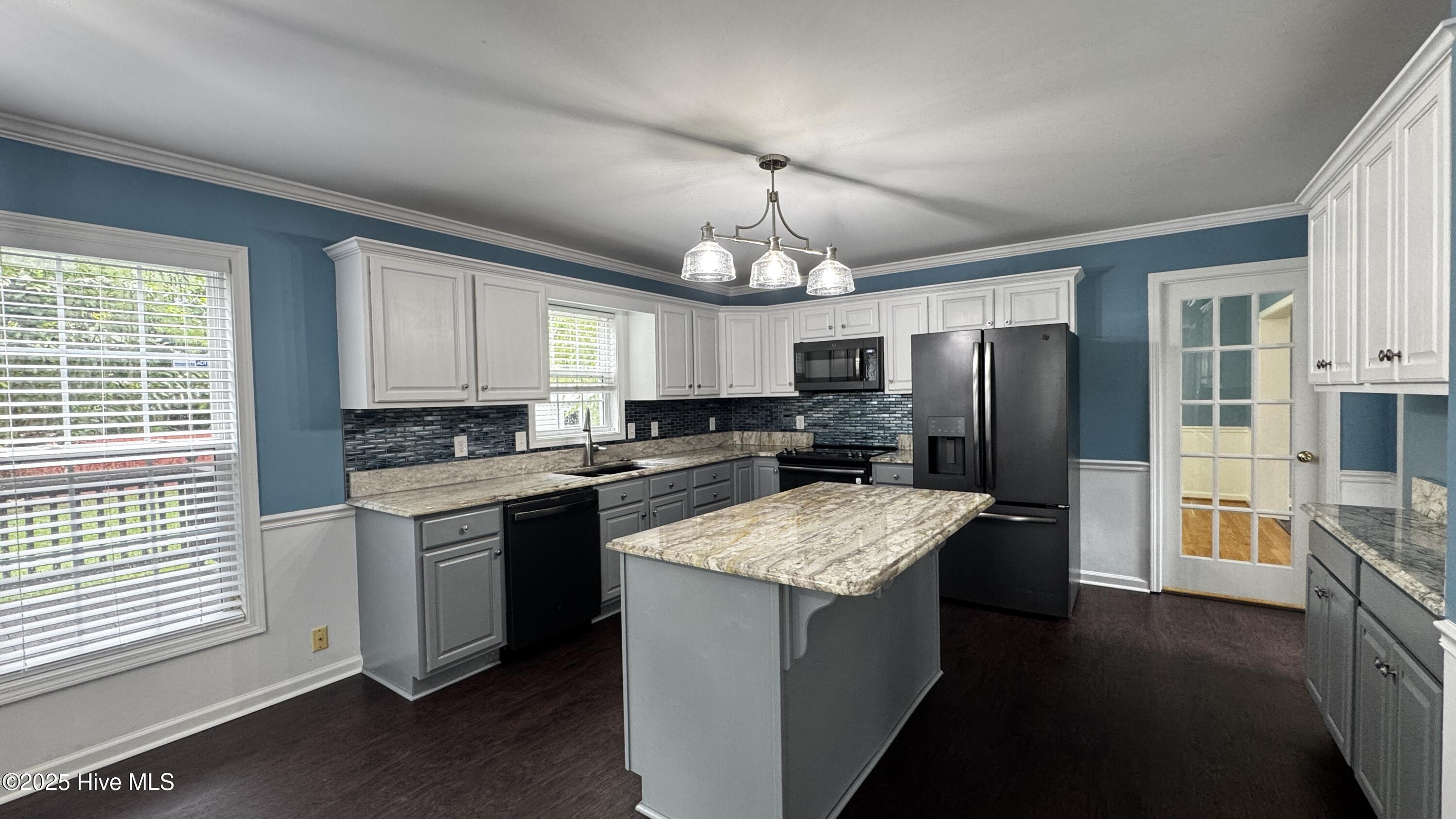 100525819 | Photo 11