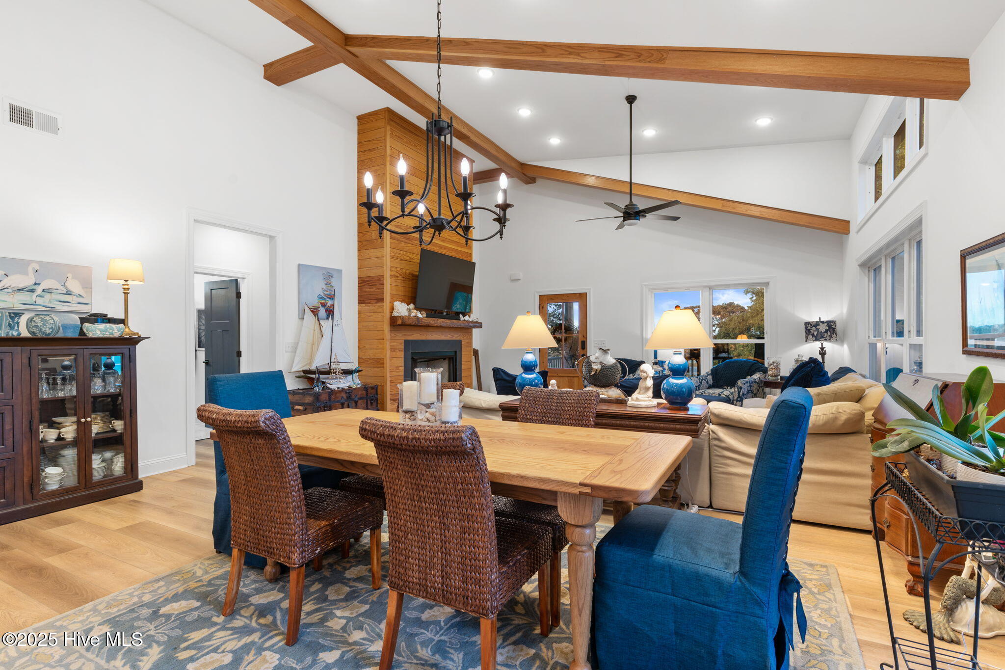 100564542 | Photo 19