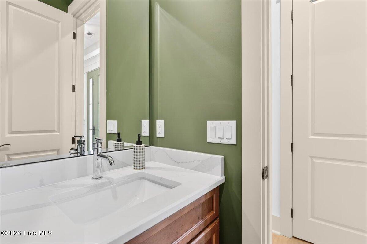 100549175 | Photo 29