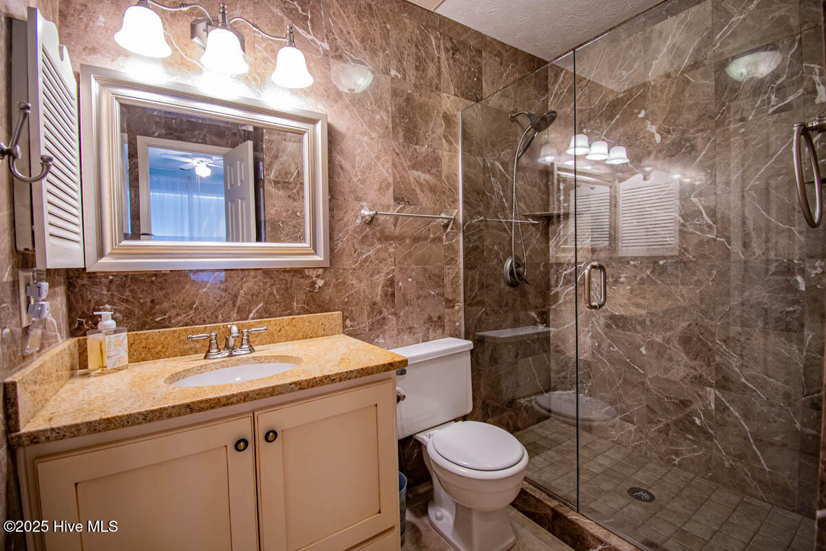 100516051 | Photo 11