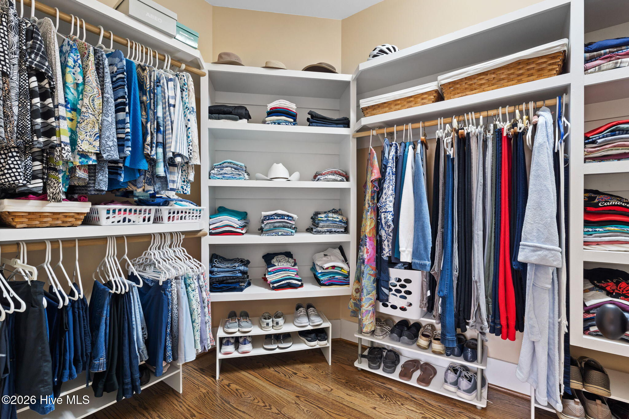 100566382 | Photo 31