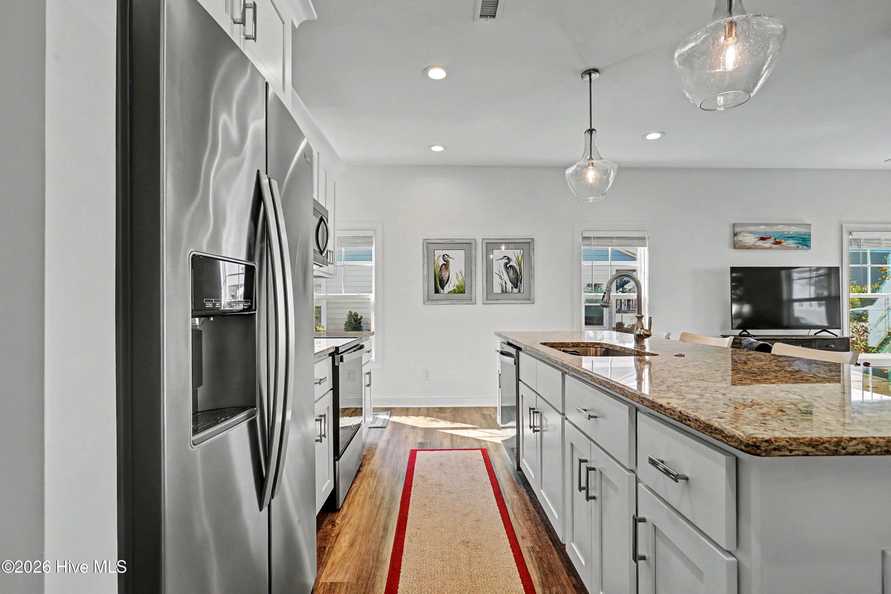 100553259 | Photo 15