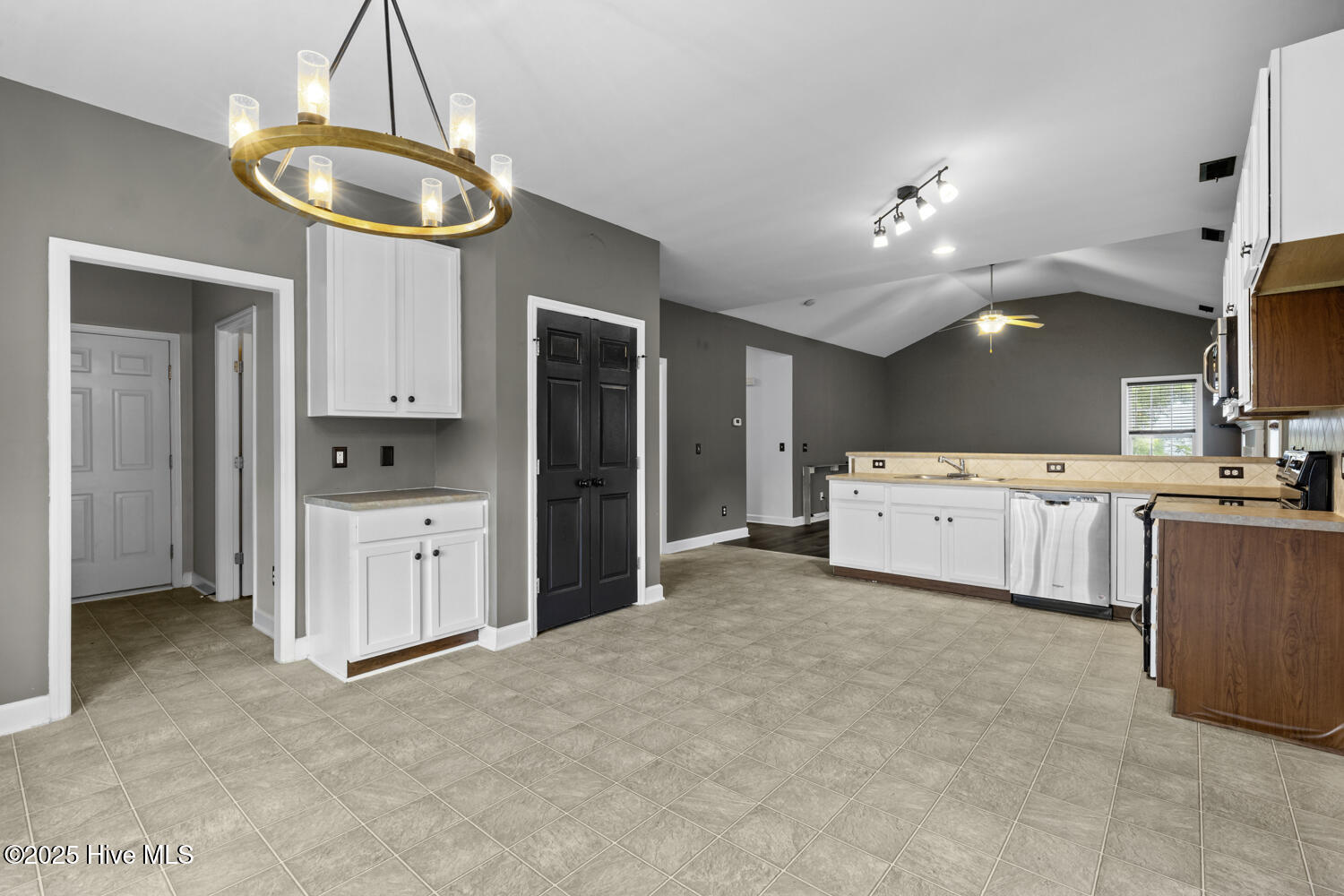 100532522 | Photo 16