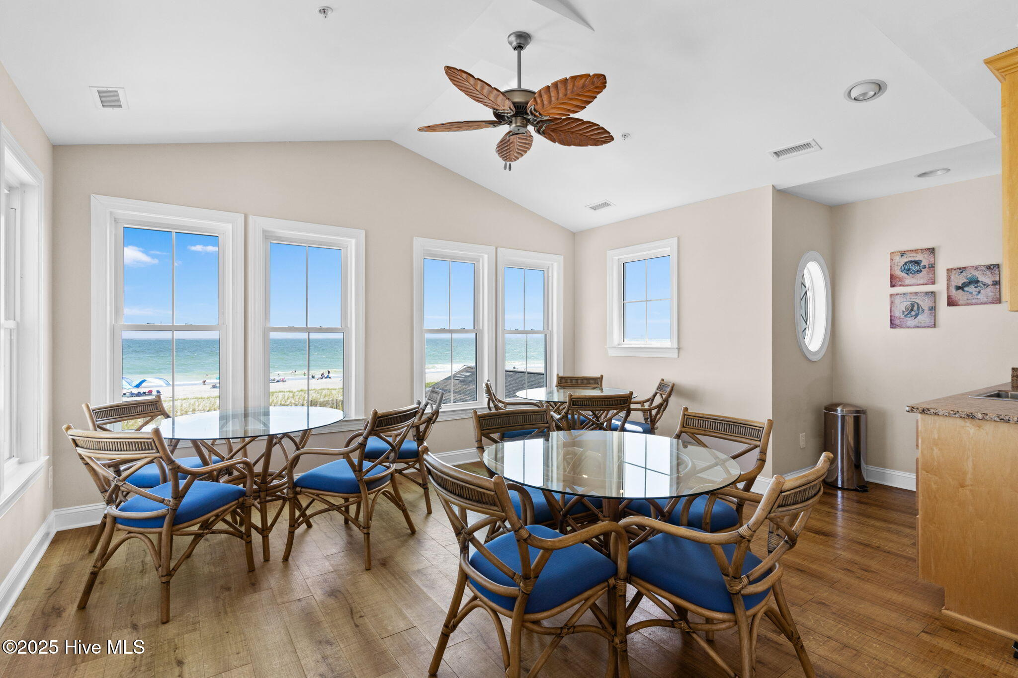 100530249 | Photo 38