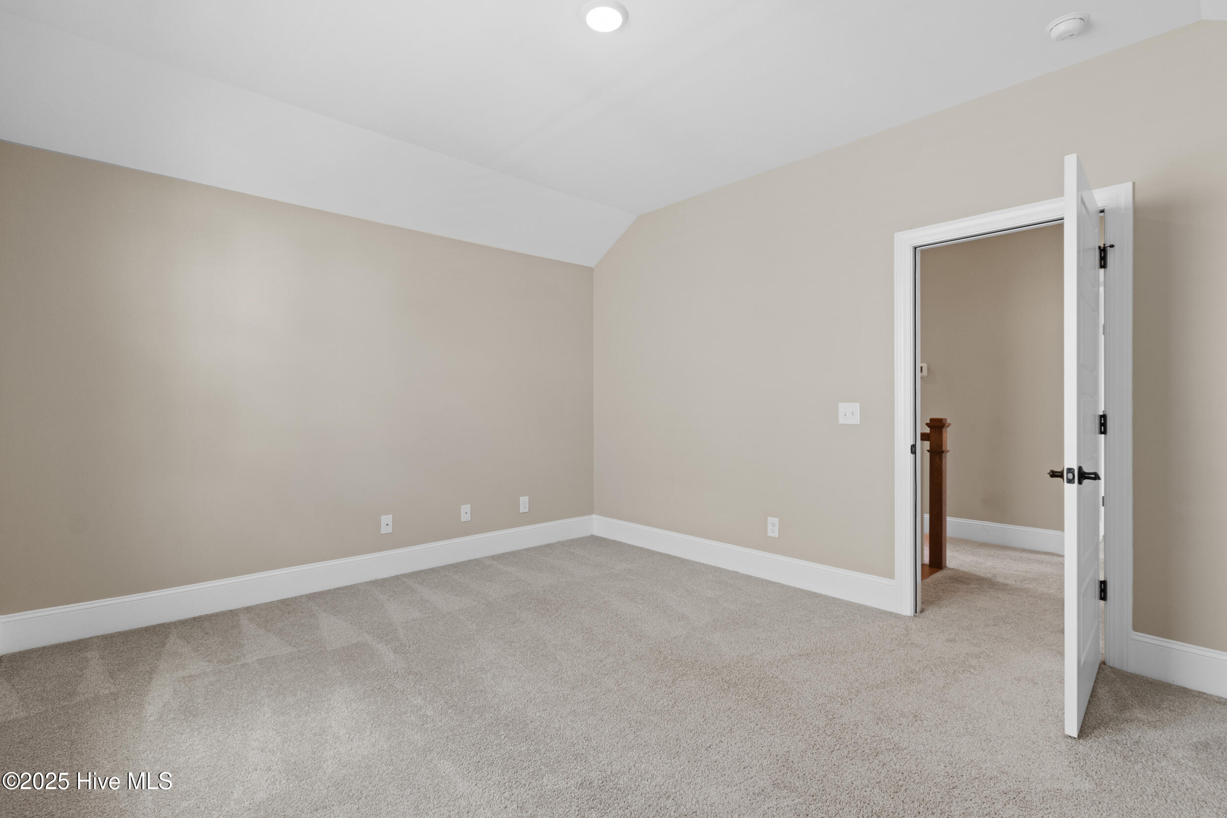 100528109 | Photo 35