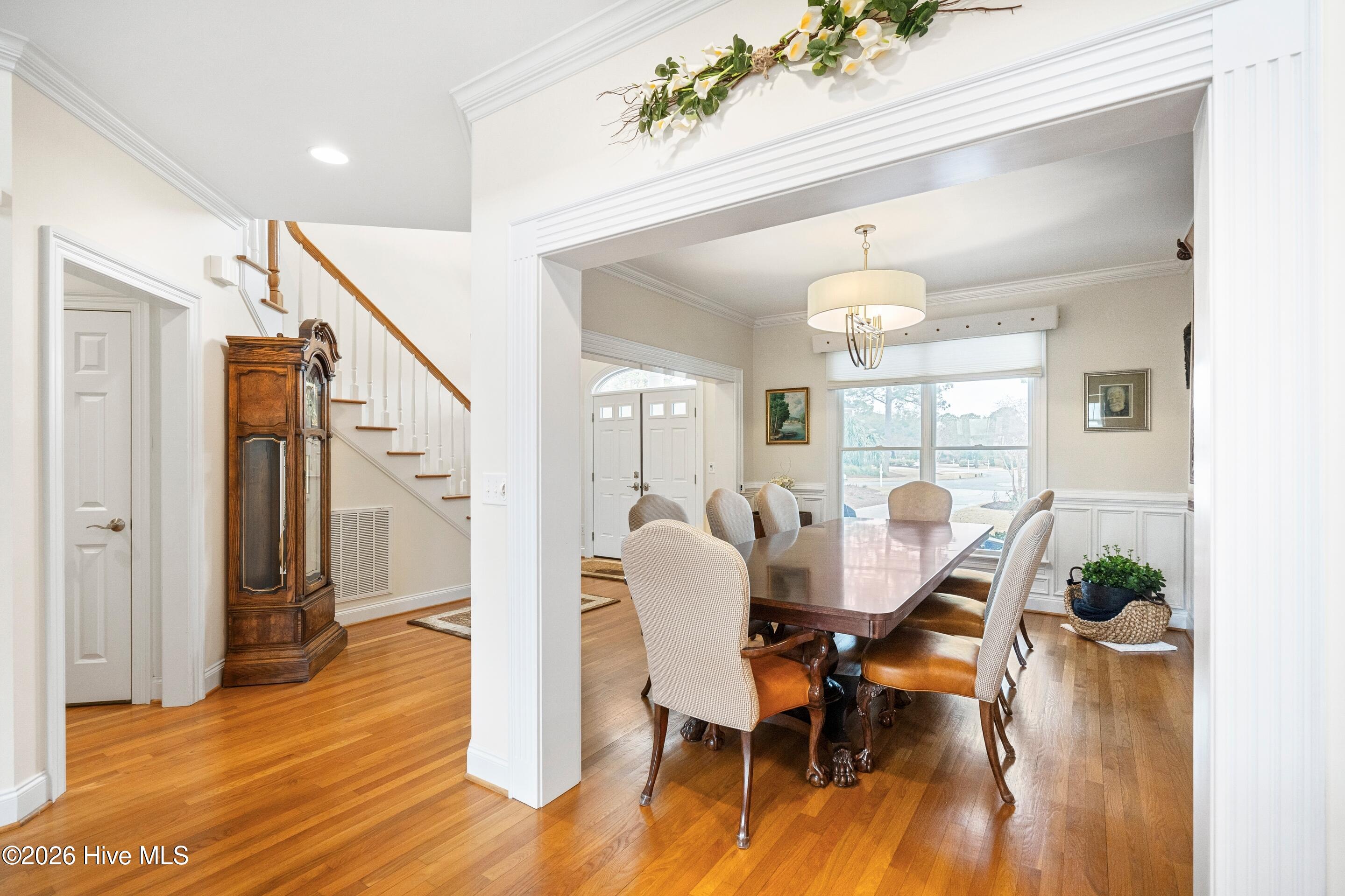 100548933 | Photo 16