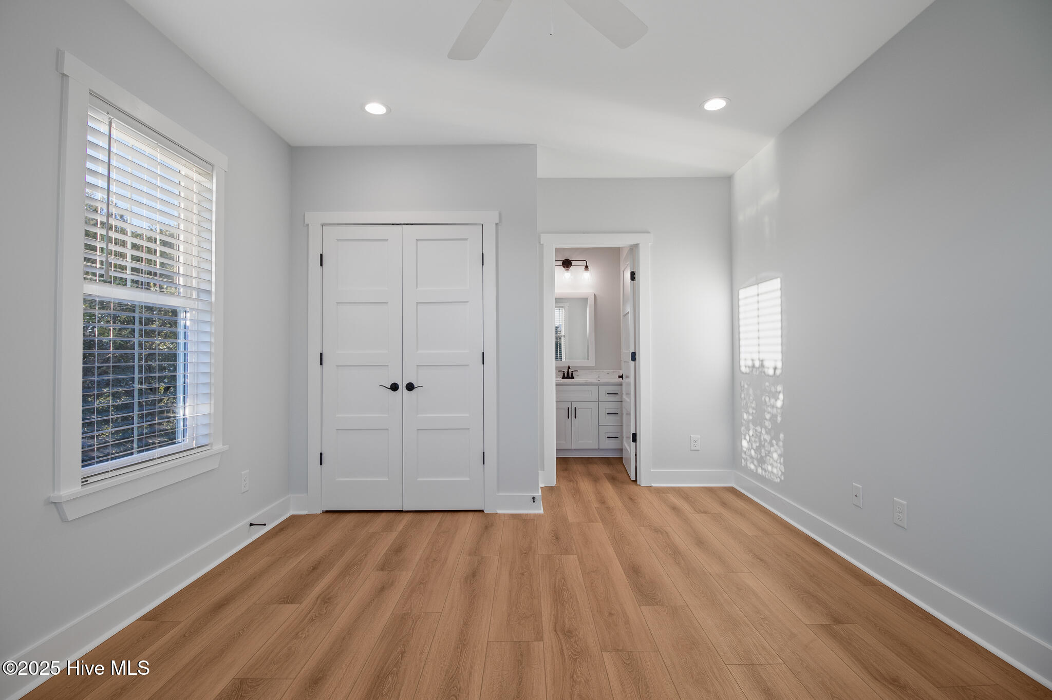 100545975 | Photo 29