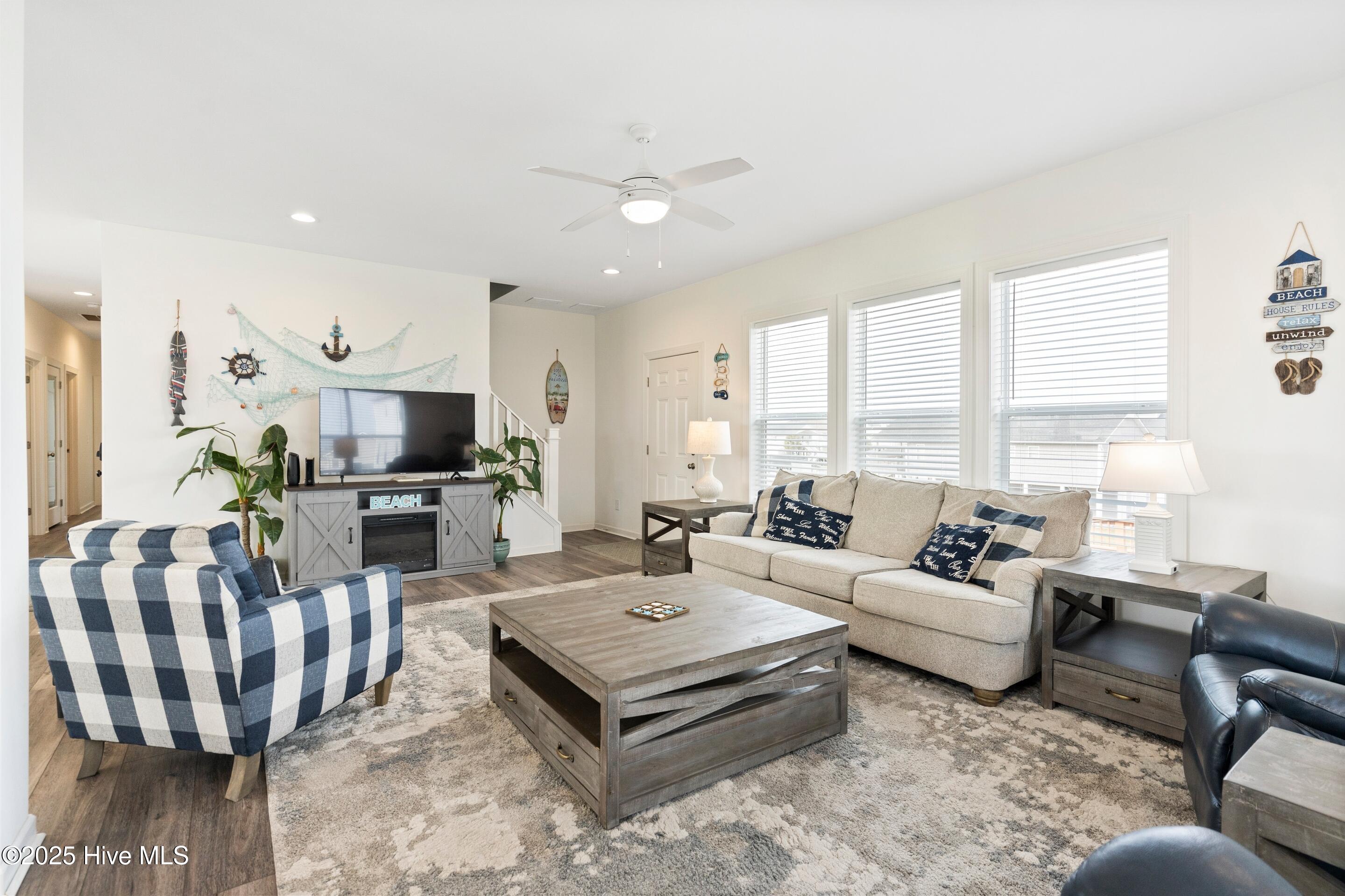 100542826 | Photo 10