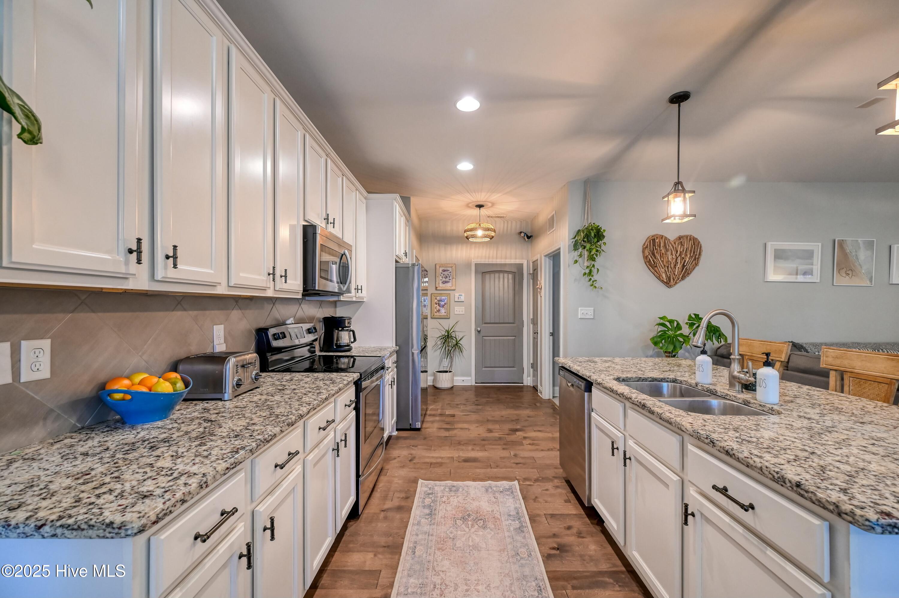 100561132 | Photo 17