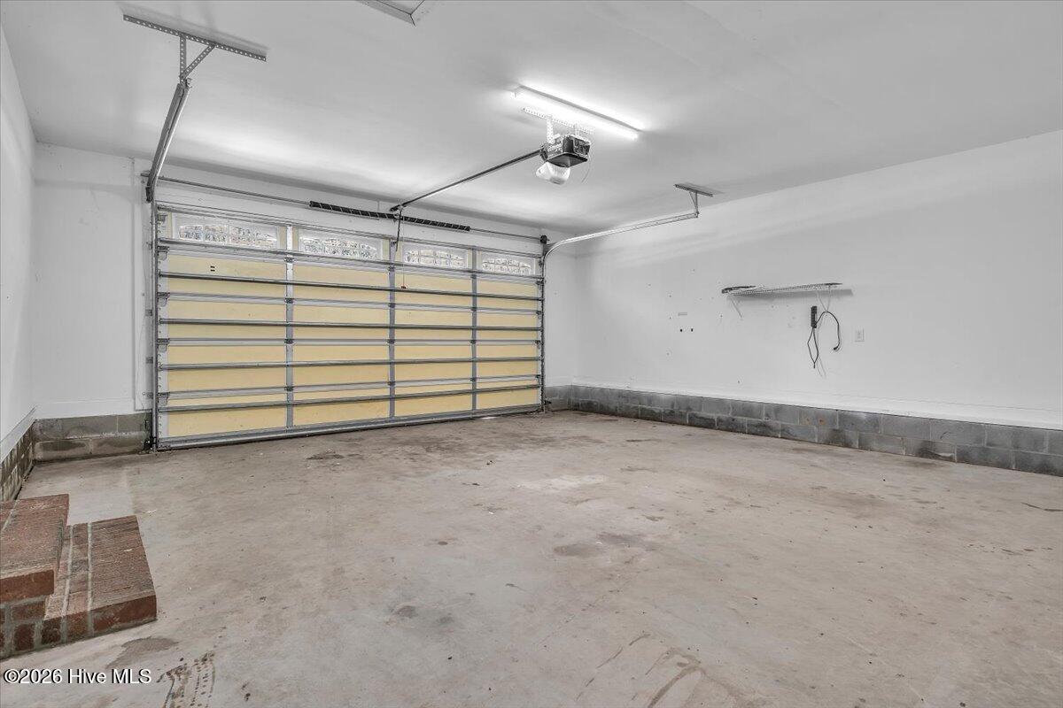 100565952 | Photo 18