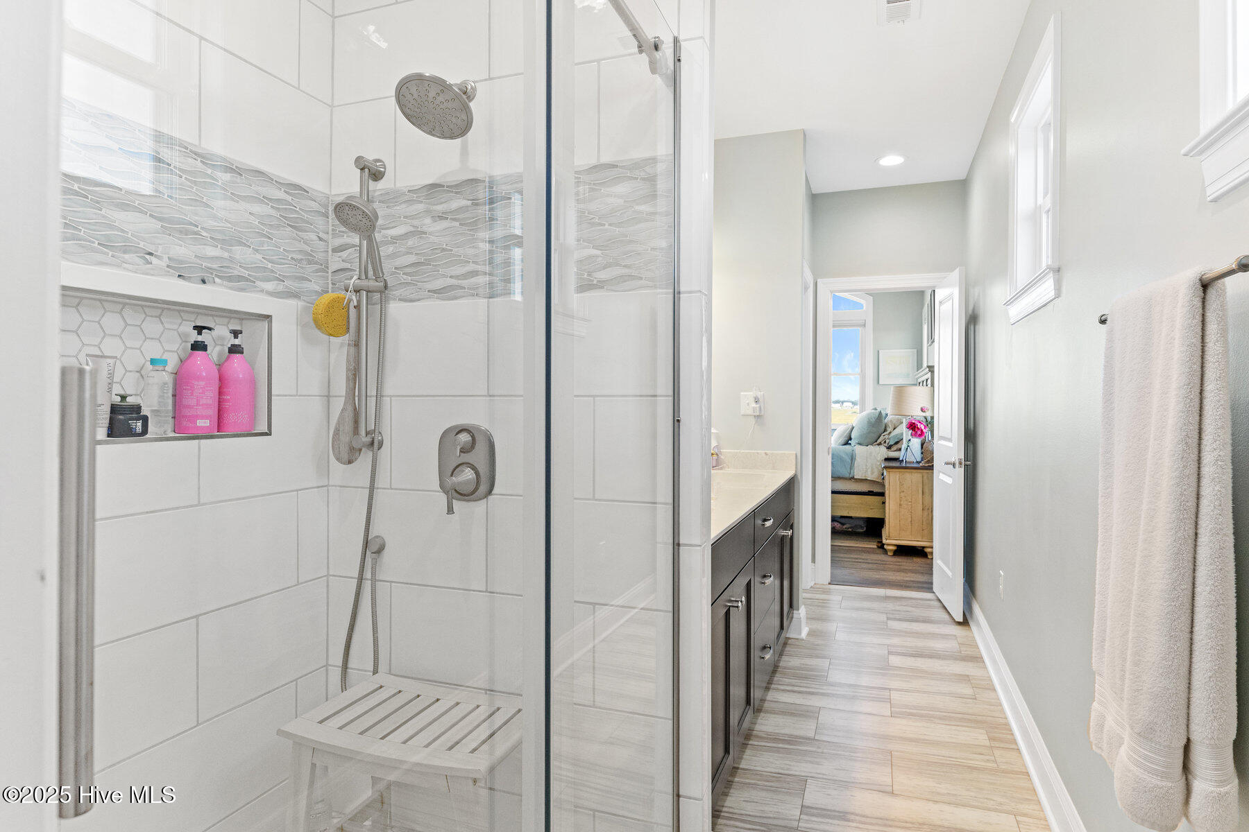 100538043 | Photo 22