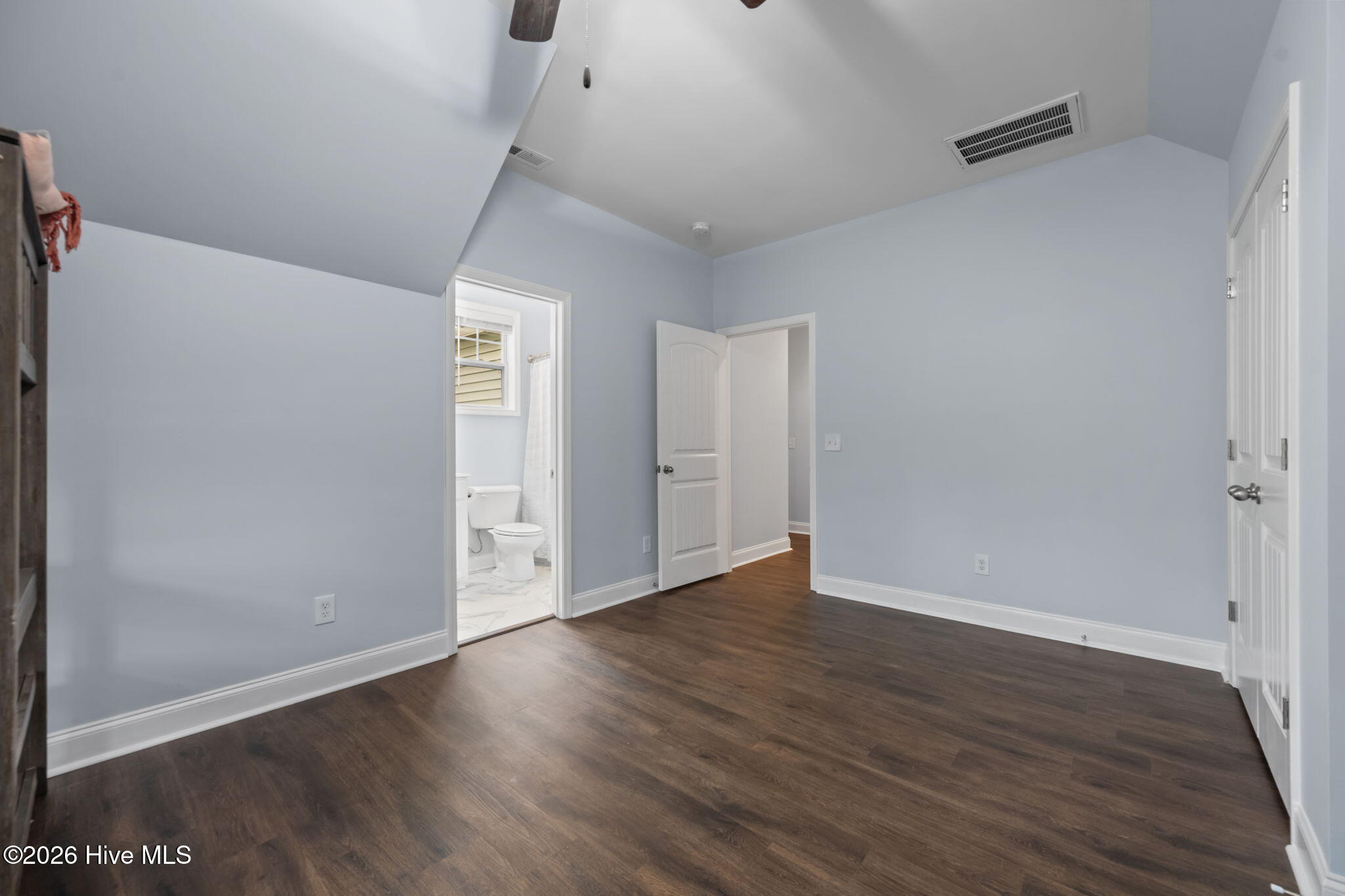 100565759 | Photo 35