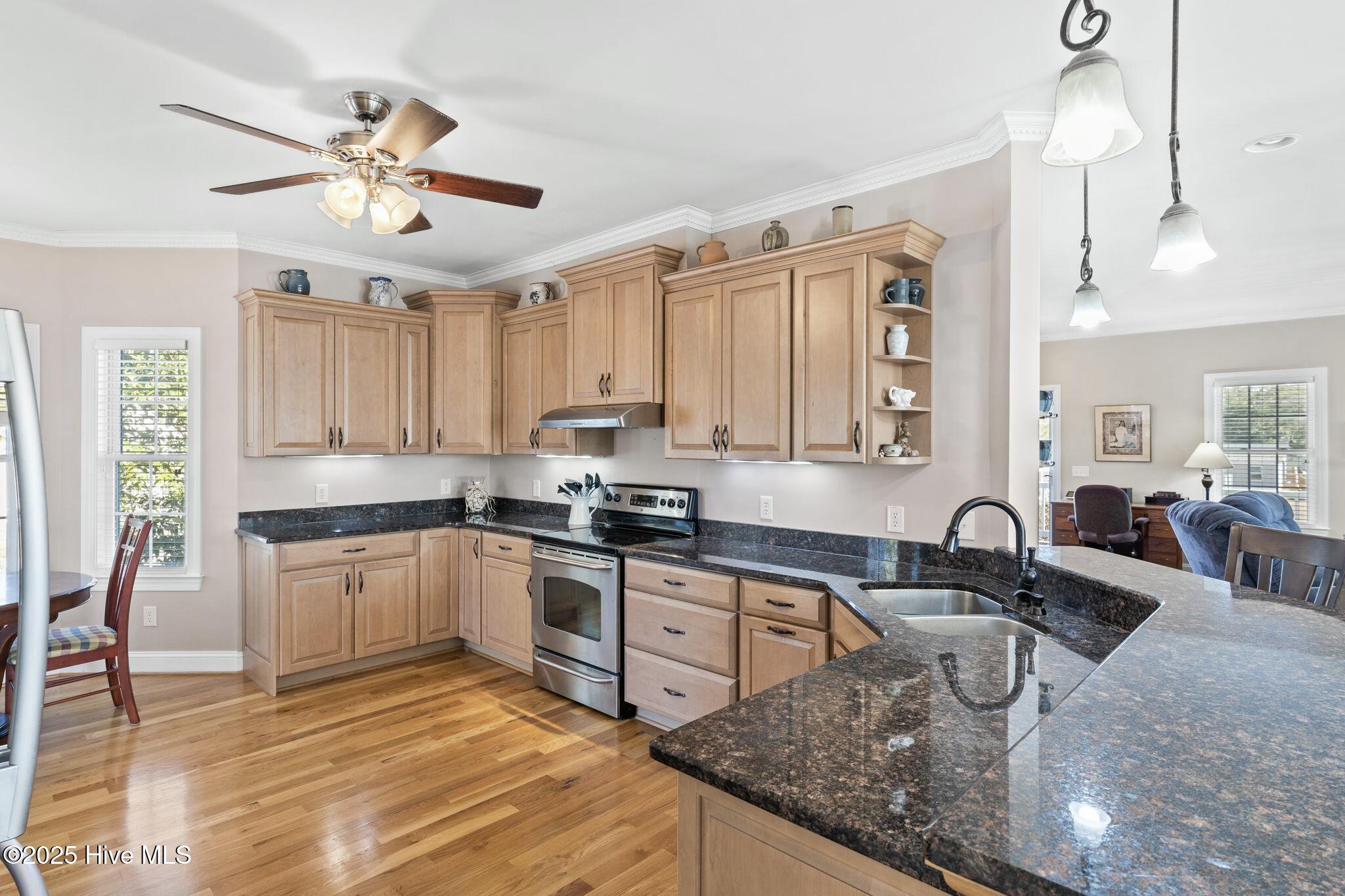 100543841 | Photo 20