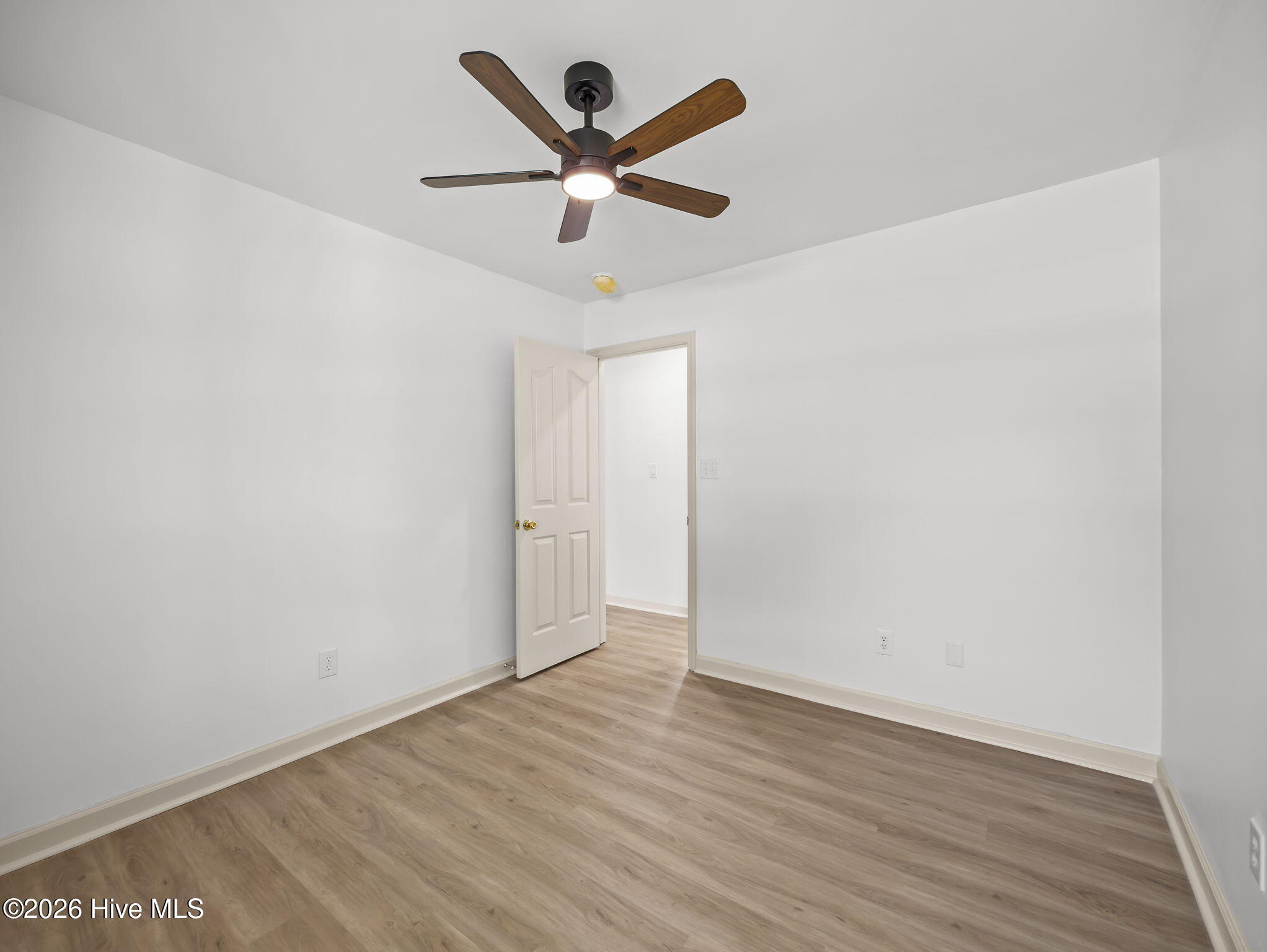 100565884 | Photo 24