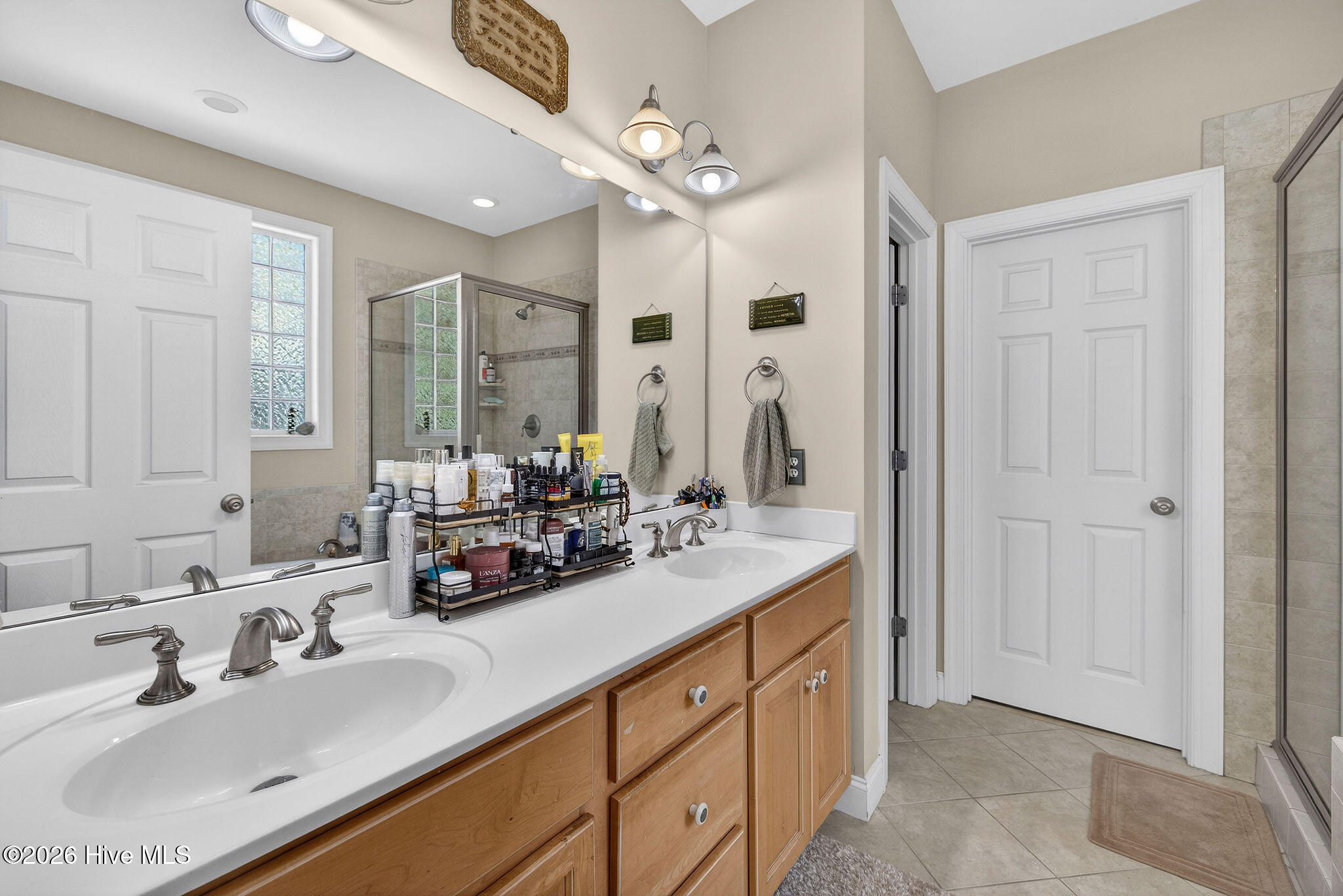 100568034 | Photo 15