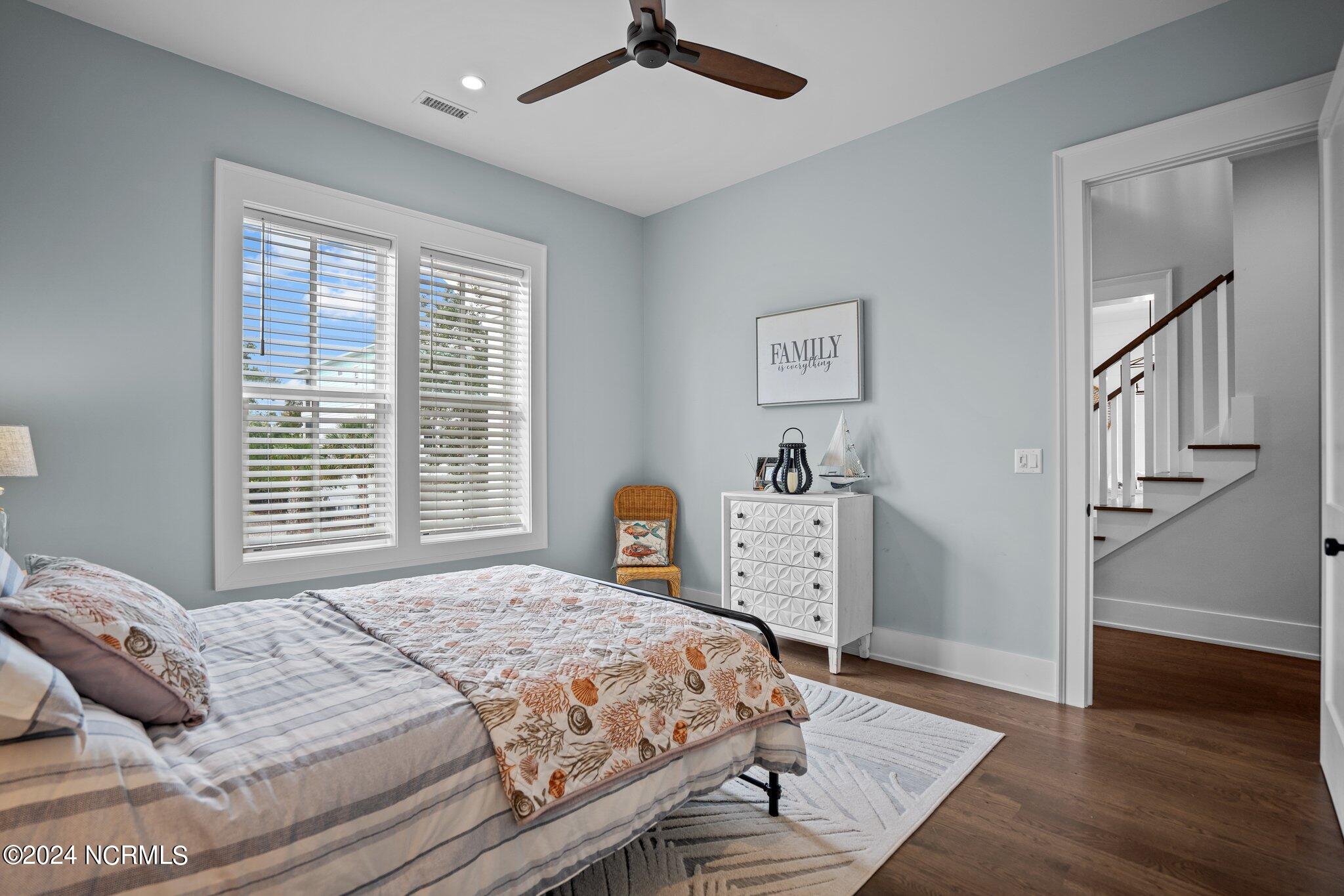 100556324 | Photo 18